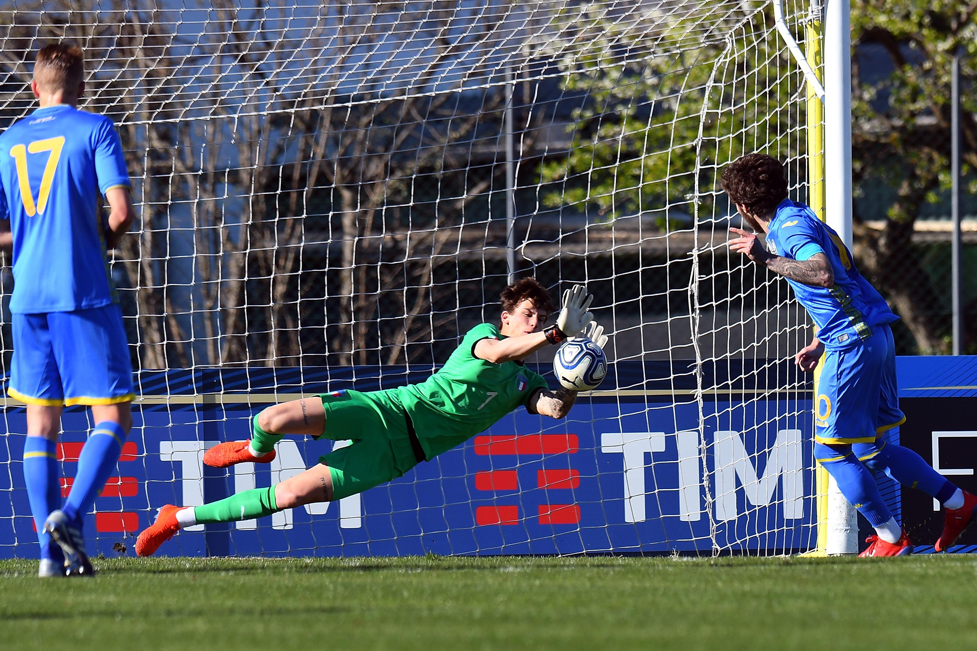 PADOVA, ITALY - MARCH 23: Marco Carnesecchi of Italy U19 sva the penality during the UEFA Elite Round match between Italy U19 and Ukraine U19 on March 20, 2019 in Abano Terme near Padova, Italy.  (Photo by Alessandro Sabattini/Getty Images)