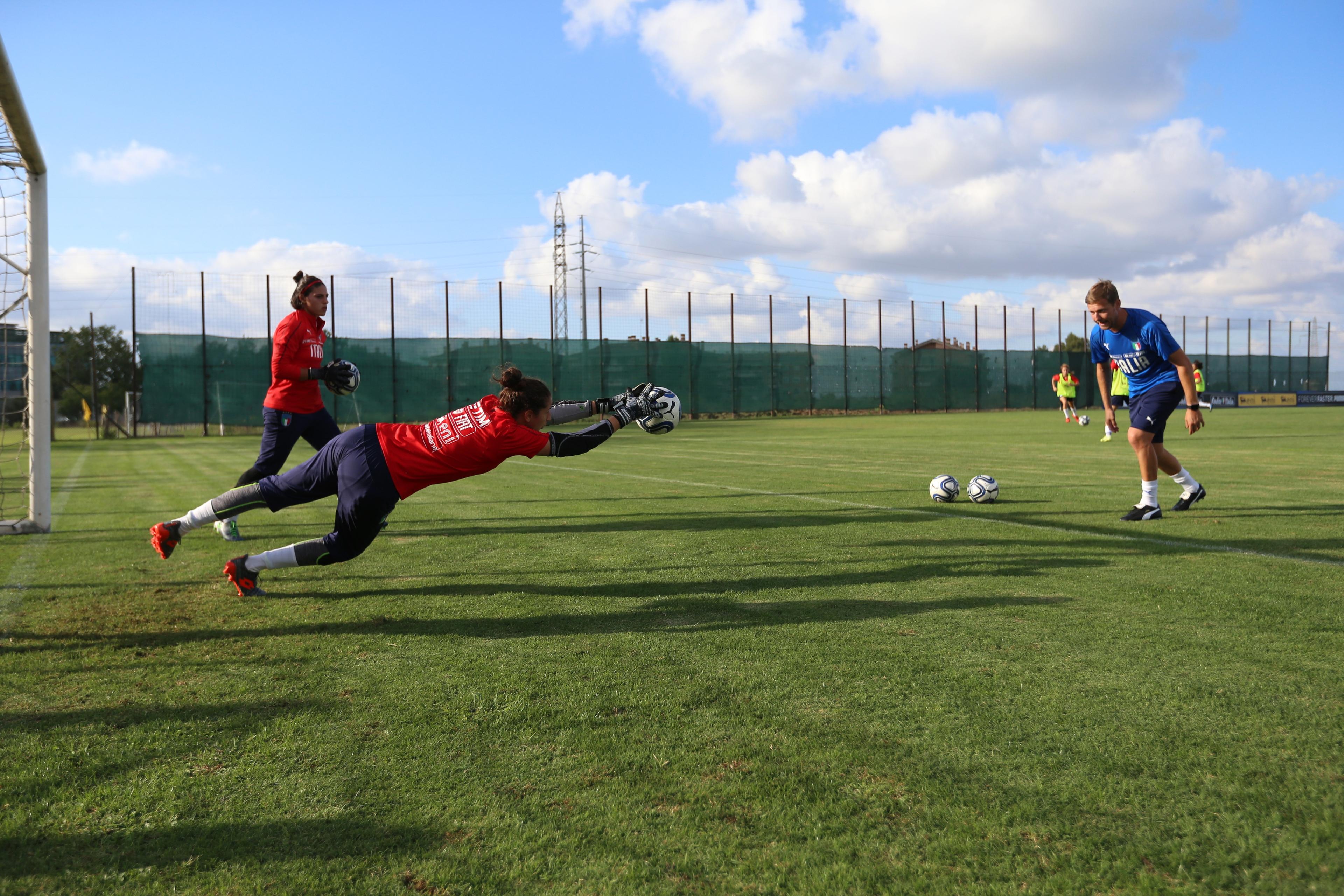 ROME, ITALY - SEPTEMBER 30:  The Italy women training session at Mancini sport centre on September 30, 2019 in Rome, Italy.  (Photo by Paolo Bruno/Getty Images)
