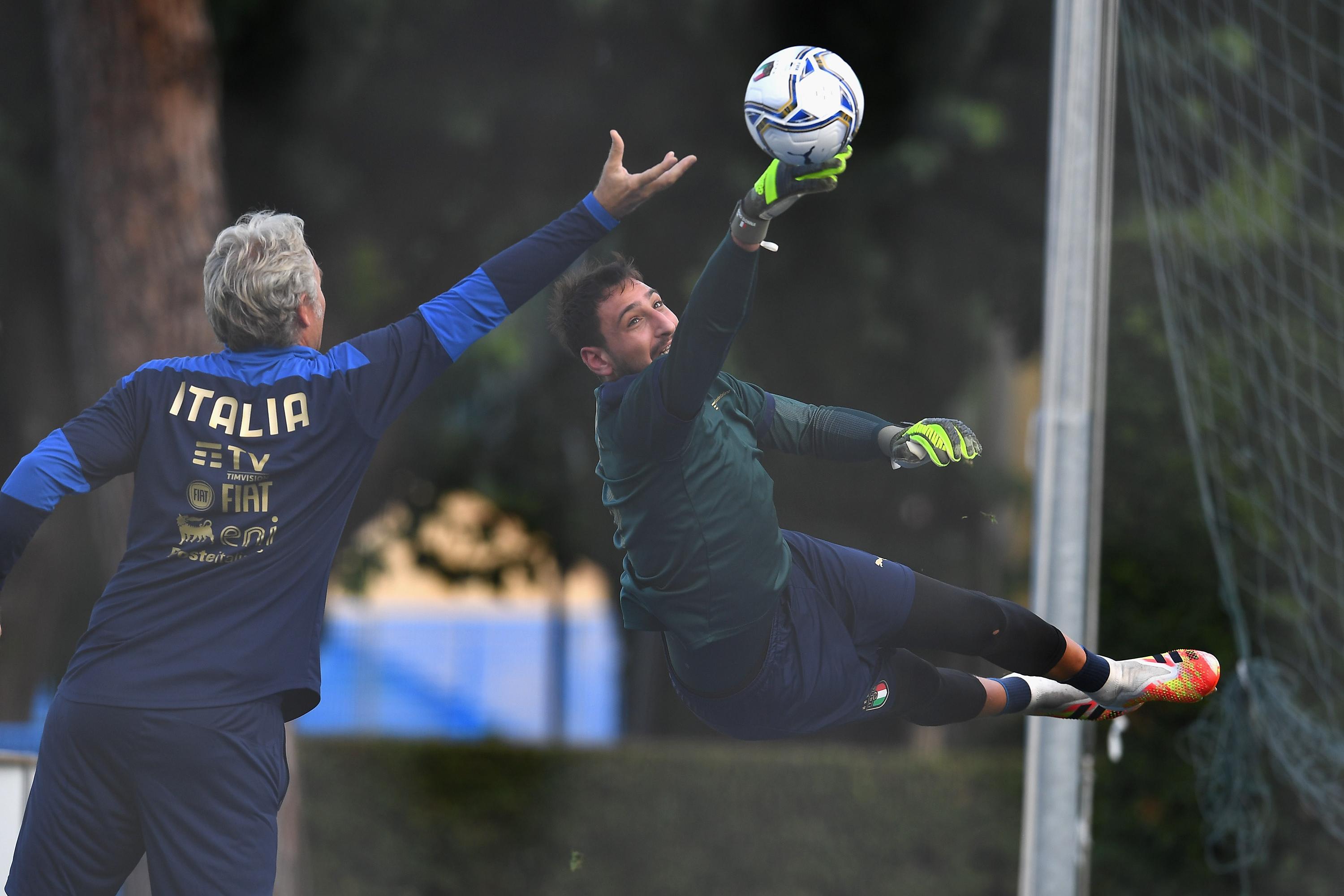 FLORENCE, ITALY - SEPTEMBER 02:  Gianluigi Donnarumma of Italy in action during a training session at Centro Tecnico Federale di Coverciano on September 2, 2020 in Florence, Italy.  (Photo by Claudio Villa/Getty Images)