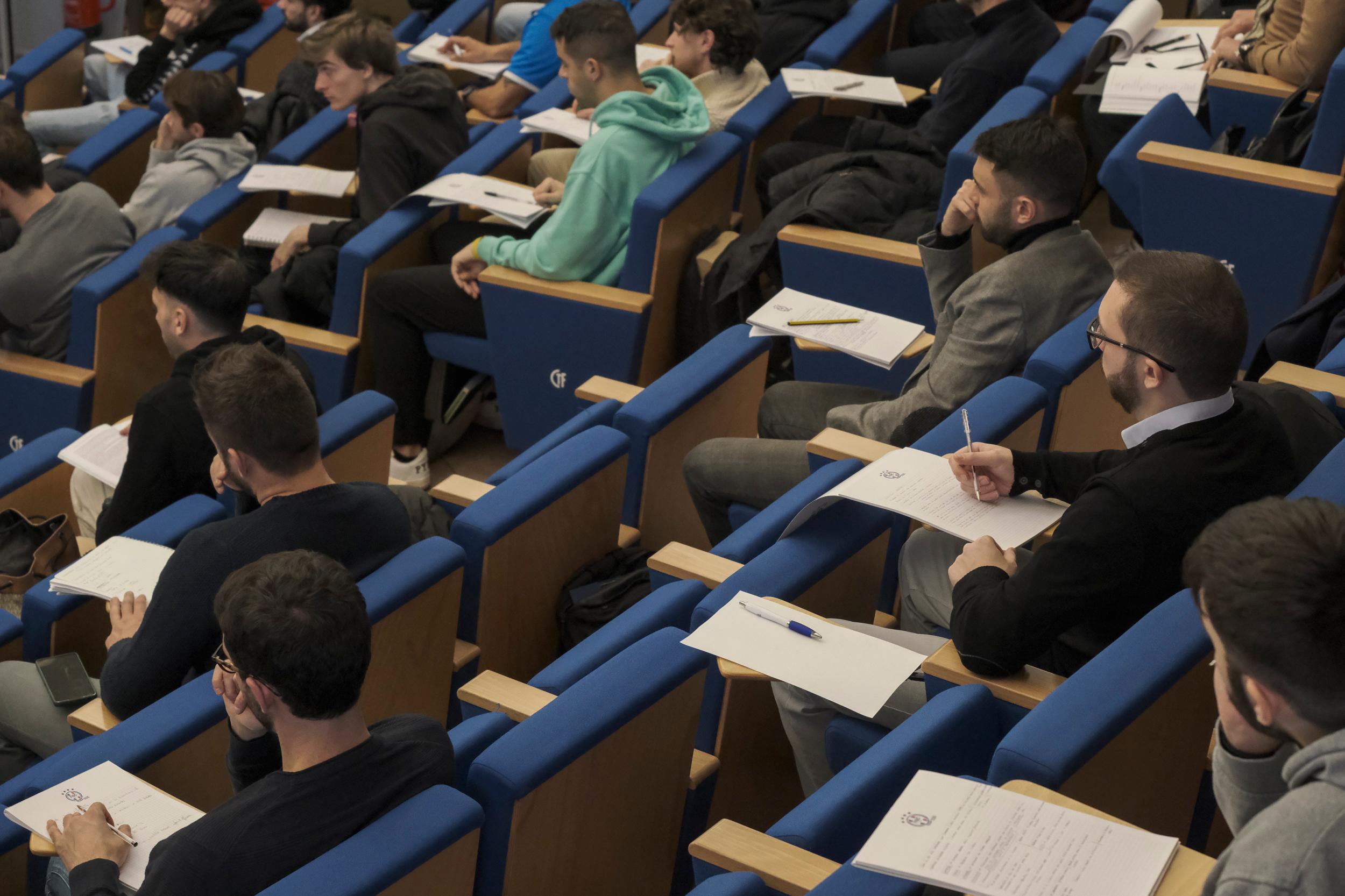 Corso Osservatori, il primo giorno di lezione in aula magna