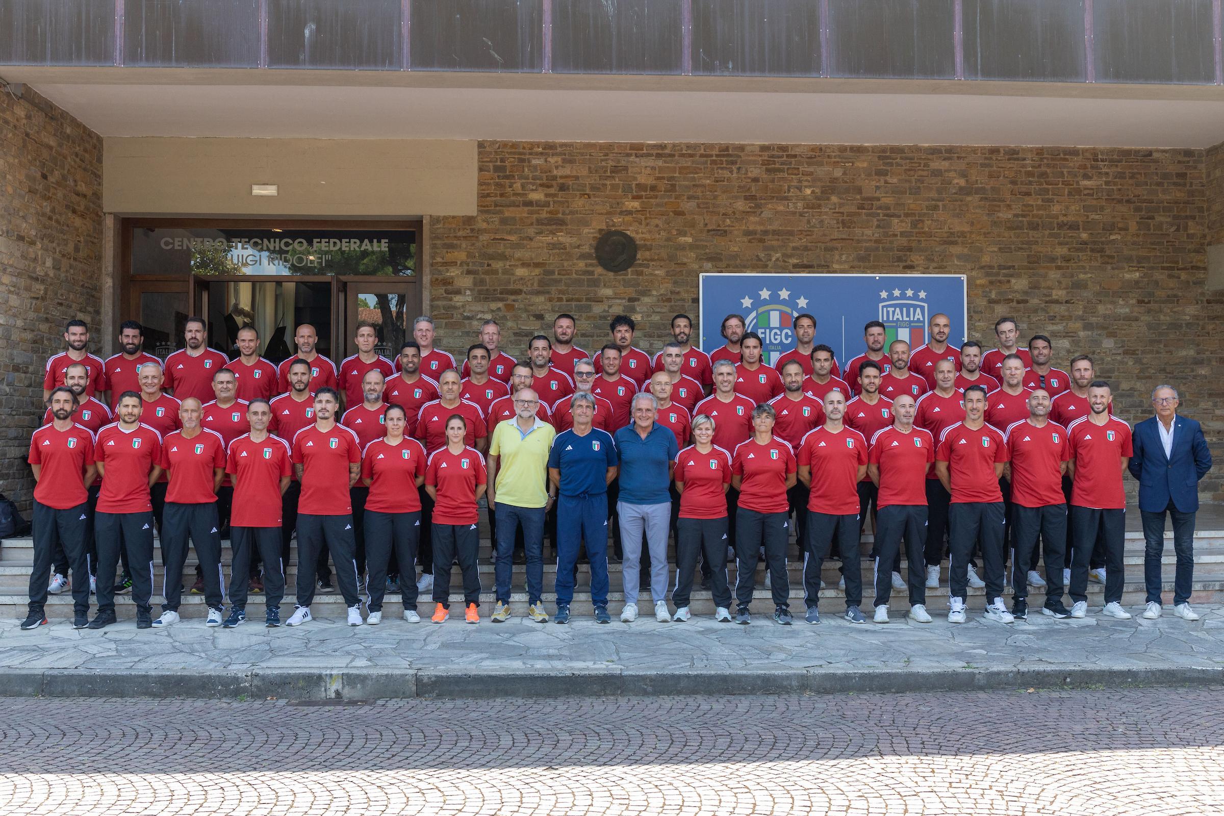 Foto di gruppo del corso allenatori UEFA A