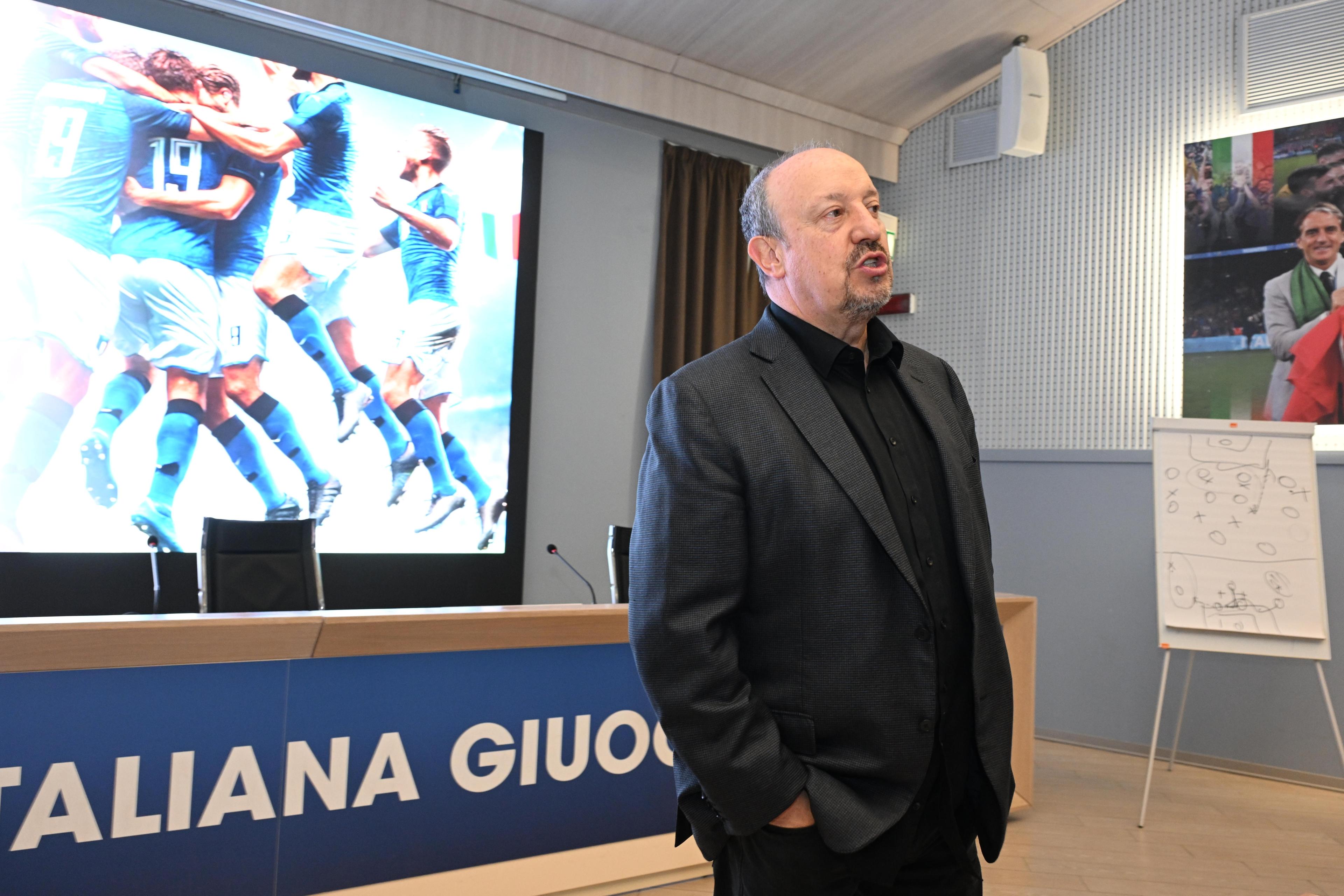 Rafa Benitez in cattedra a Coverciano: lezione al corso UEFA Pro
