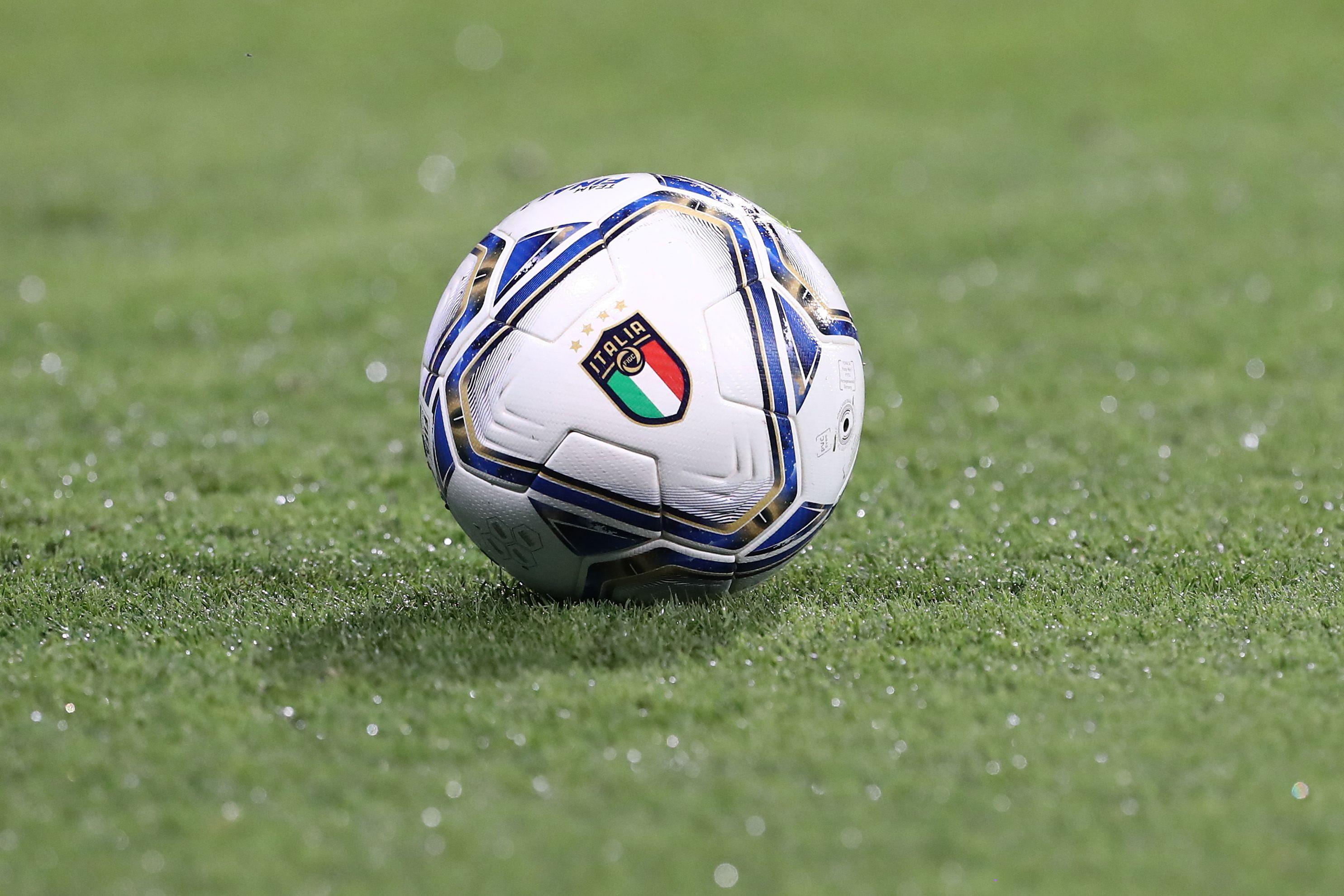 REGGIO NELL\\'EMILIA, ITALY - SEPTEMBER 08: The ball used during the 2022 FIFA World Cup Qualifier match between Italy and Lithuania at Mapei Stadium - Citta\\' del Tricolore on September 08, 2021 in Reggio nell\\'Emilia, . (Photo by Marco Luzzani/Getty Images)