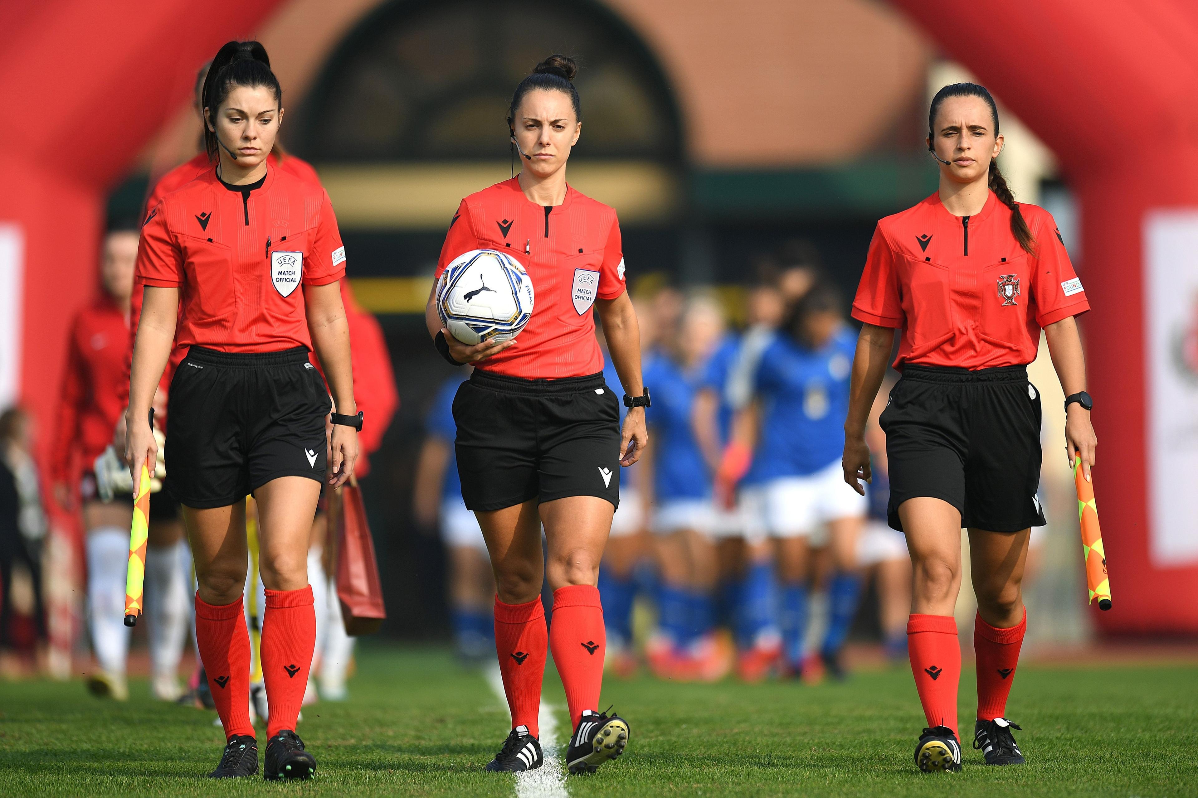 PADOVA, ITALY - OCTOBER 20:Referee Alice Pimenta Oliveira during the UEFA European Women\\'s Under-19 Championship Round 1 match between Poland and Italy on October 20, 2021 in Abano Terme near Padova, Italy. (Photo by Alessandro Sabattini/Getty Images)