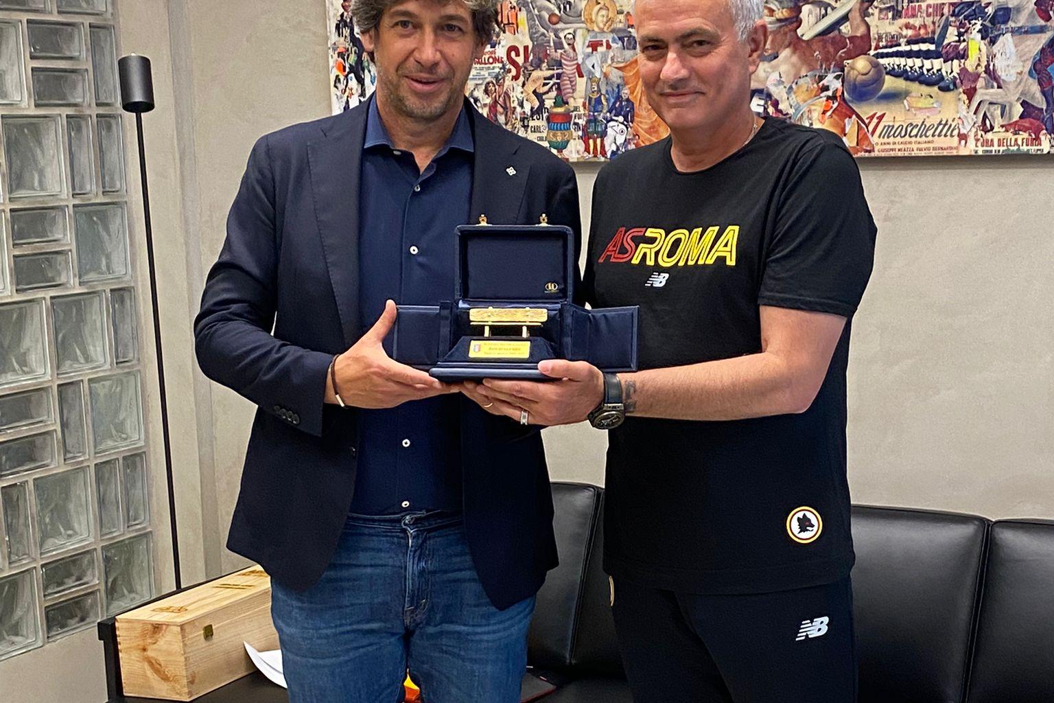 Consegnata a Mourinho la Panchina d’oro per la Serie A 2009/2010, quella dell’anno del ‘Triplete’