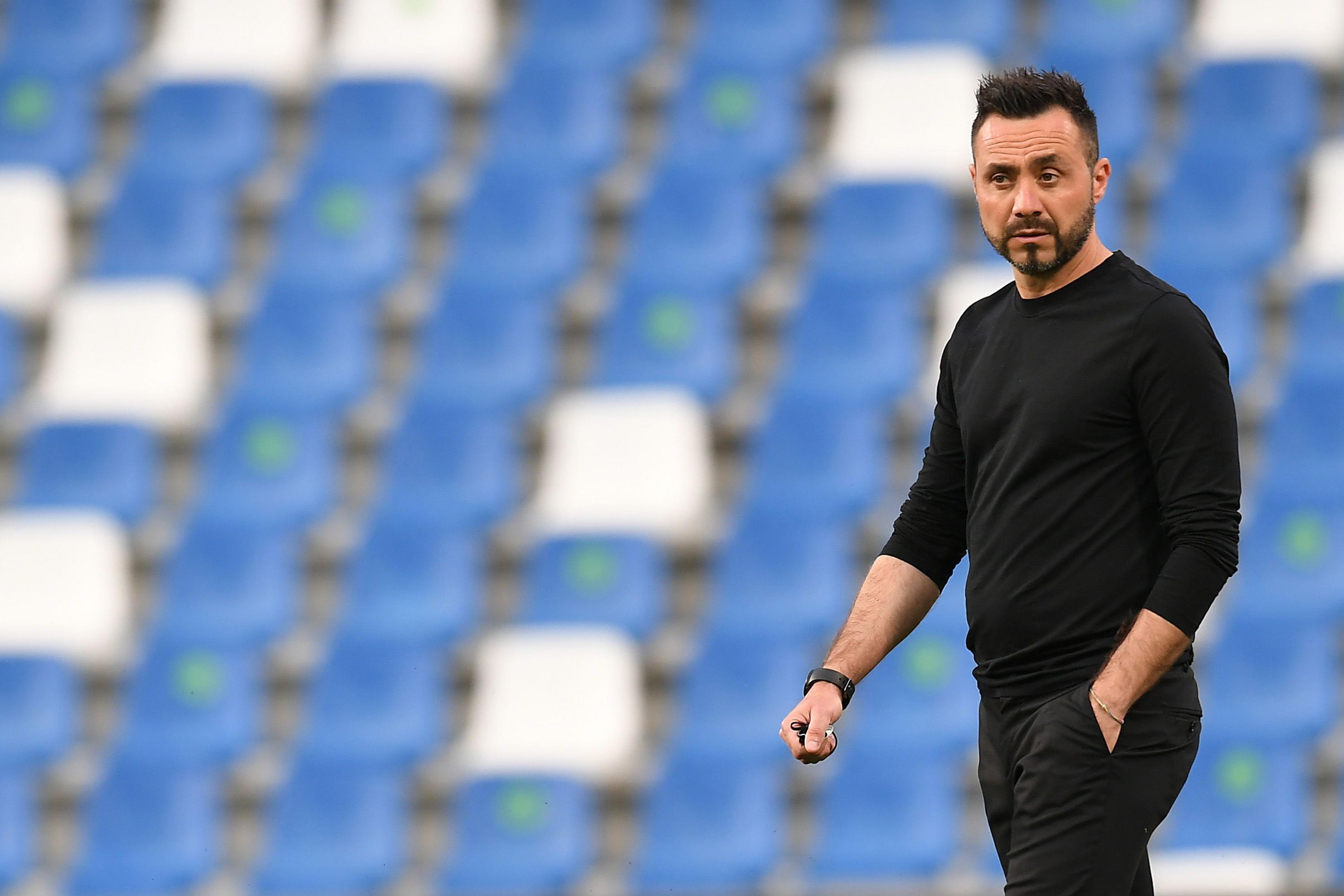 REGGIO NELL\\'EMILIA, ITALY - MAY 23:  Roberto De Zerbi head coach of US Sassuolo looks on during the Serie A match between US Sassuolo and SS Lazio at Mapei Stadium - Citta\\' del Tricolore on May 23, 2021 in Reggio nell\\'Emilia, Italy. (Photo by Alessandro Sabattini/Getty Images)