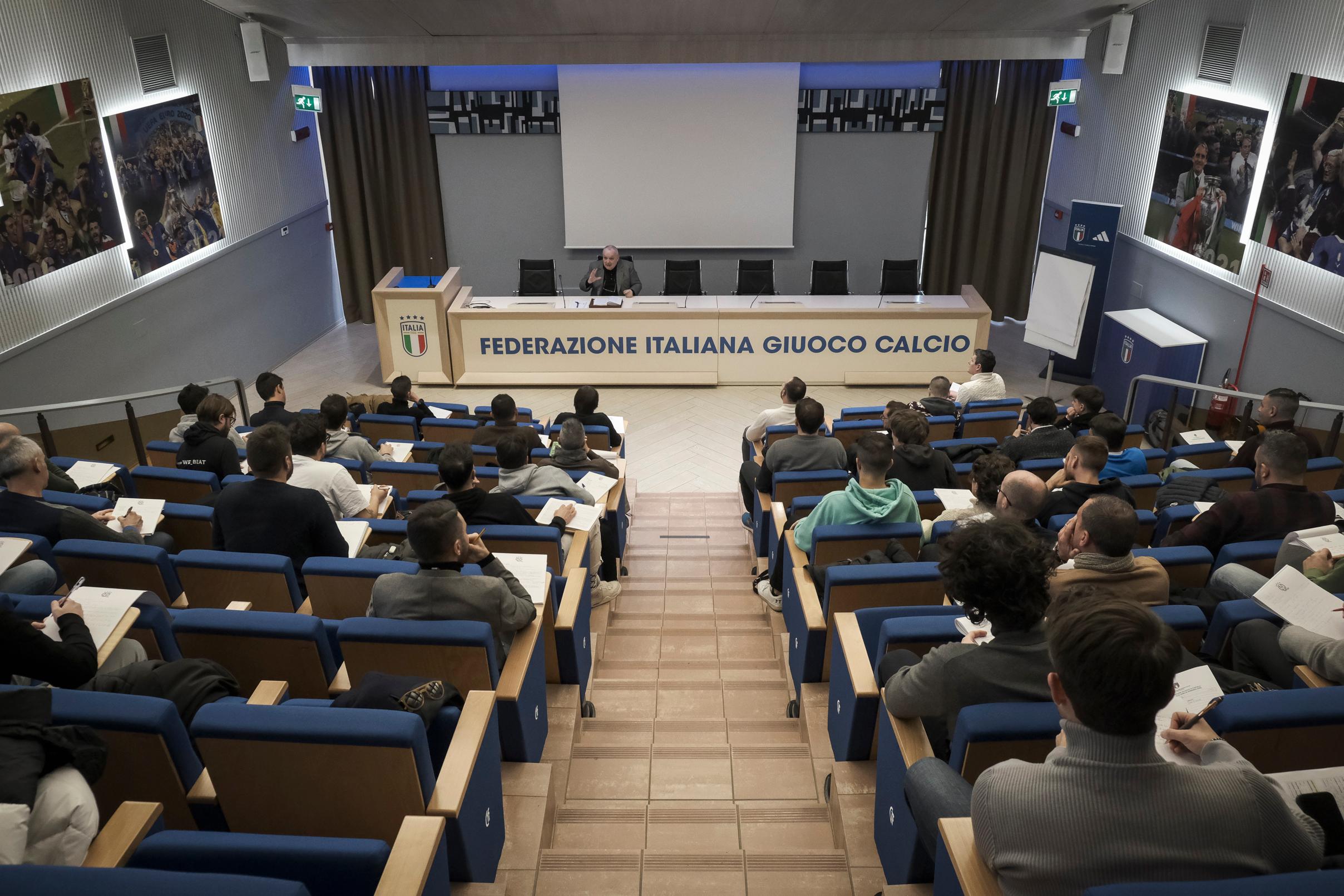 Corso Osservatori, il primo giorno di lezione in aula magna