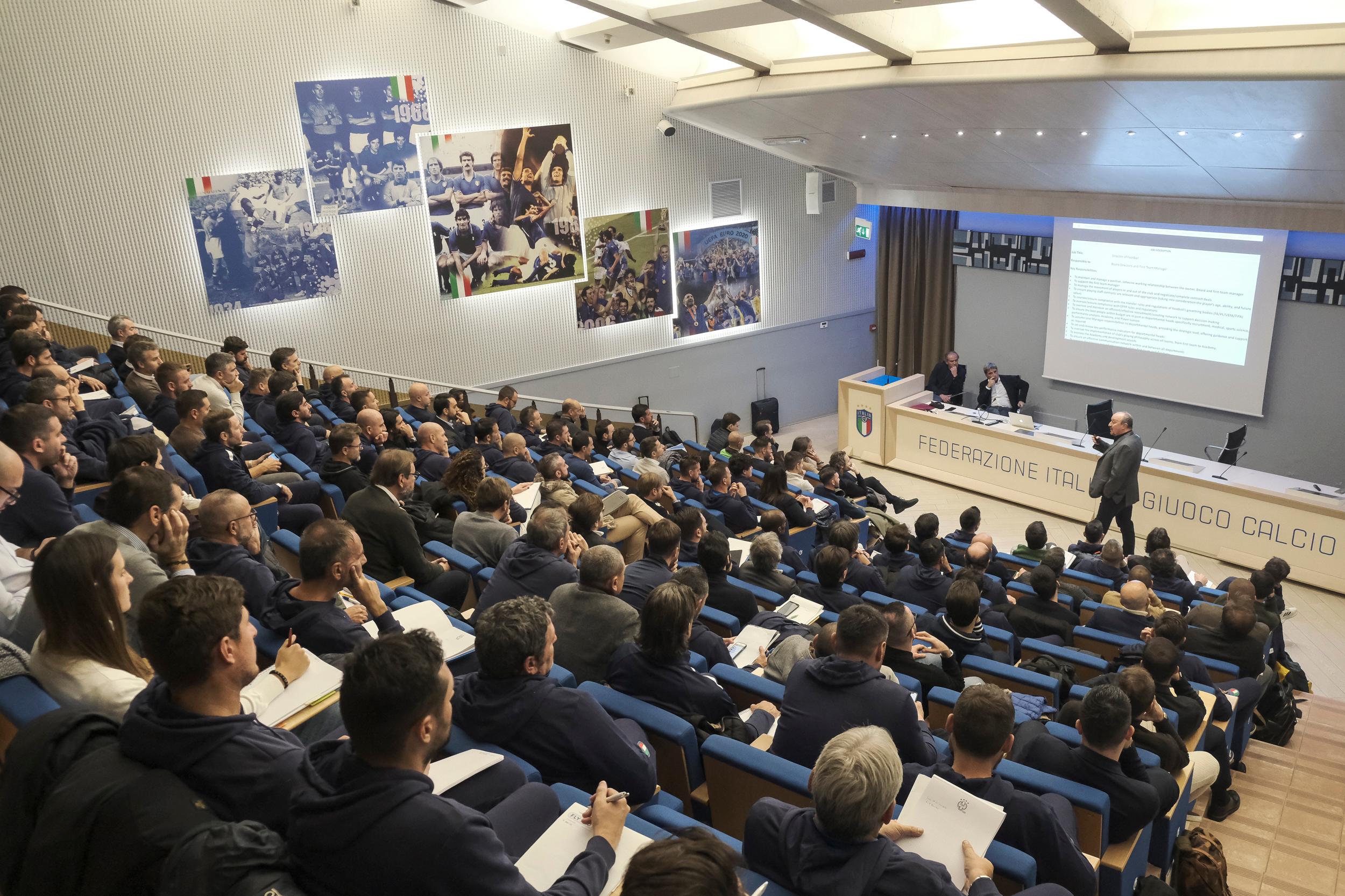 Rafa Benitez, lezione in aula magna