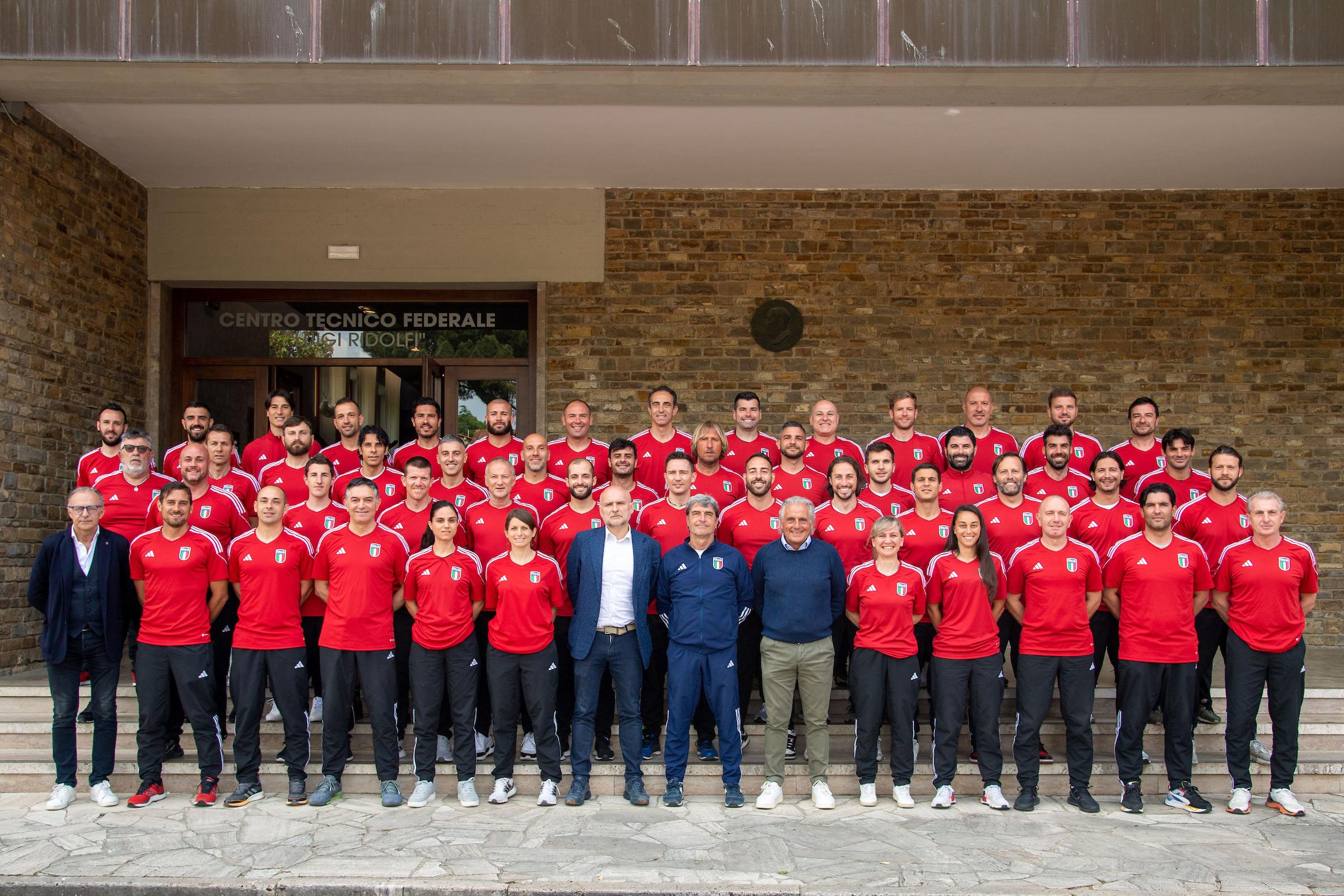 Foto di gruppo del corso allenatori UEFA A\\r\\n\\r\\nFirenze, 09 05 2023