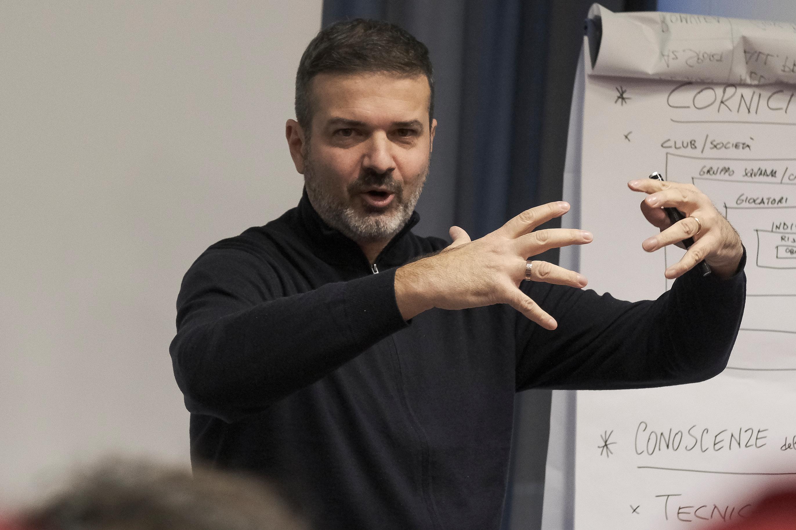 La lezione di Andrea Stramaccioni al corso UEFA A