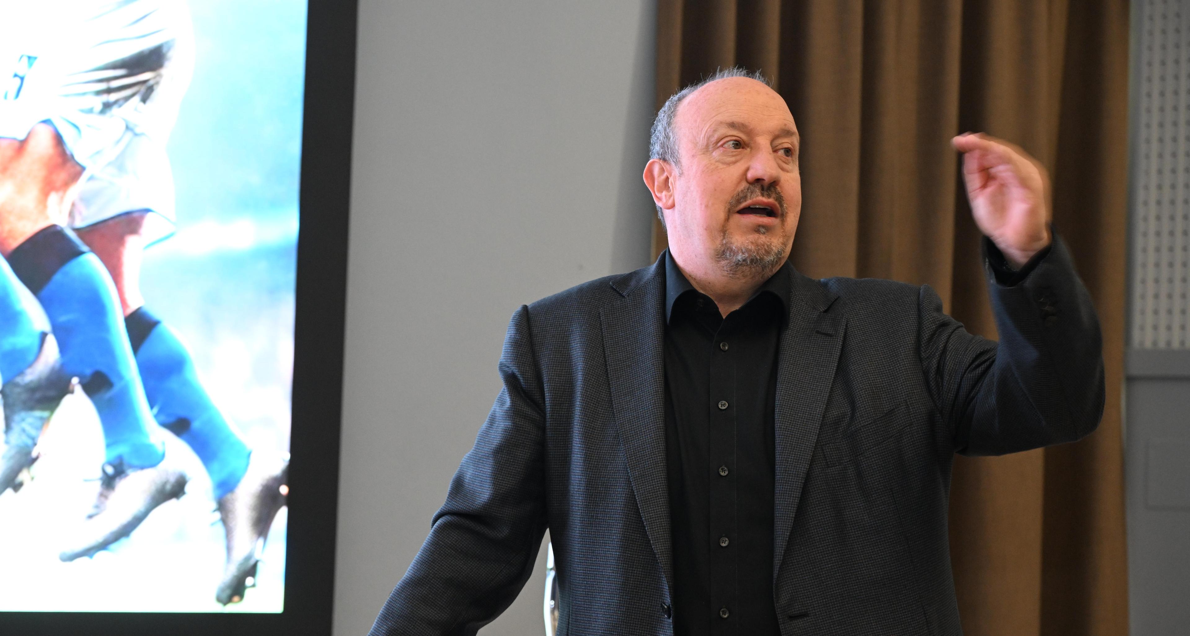 Rafa Benitez in cattedra a Coverciano: lezione al corso UEFA Pro