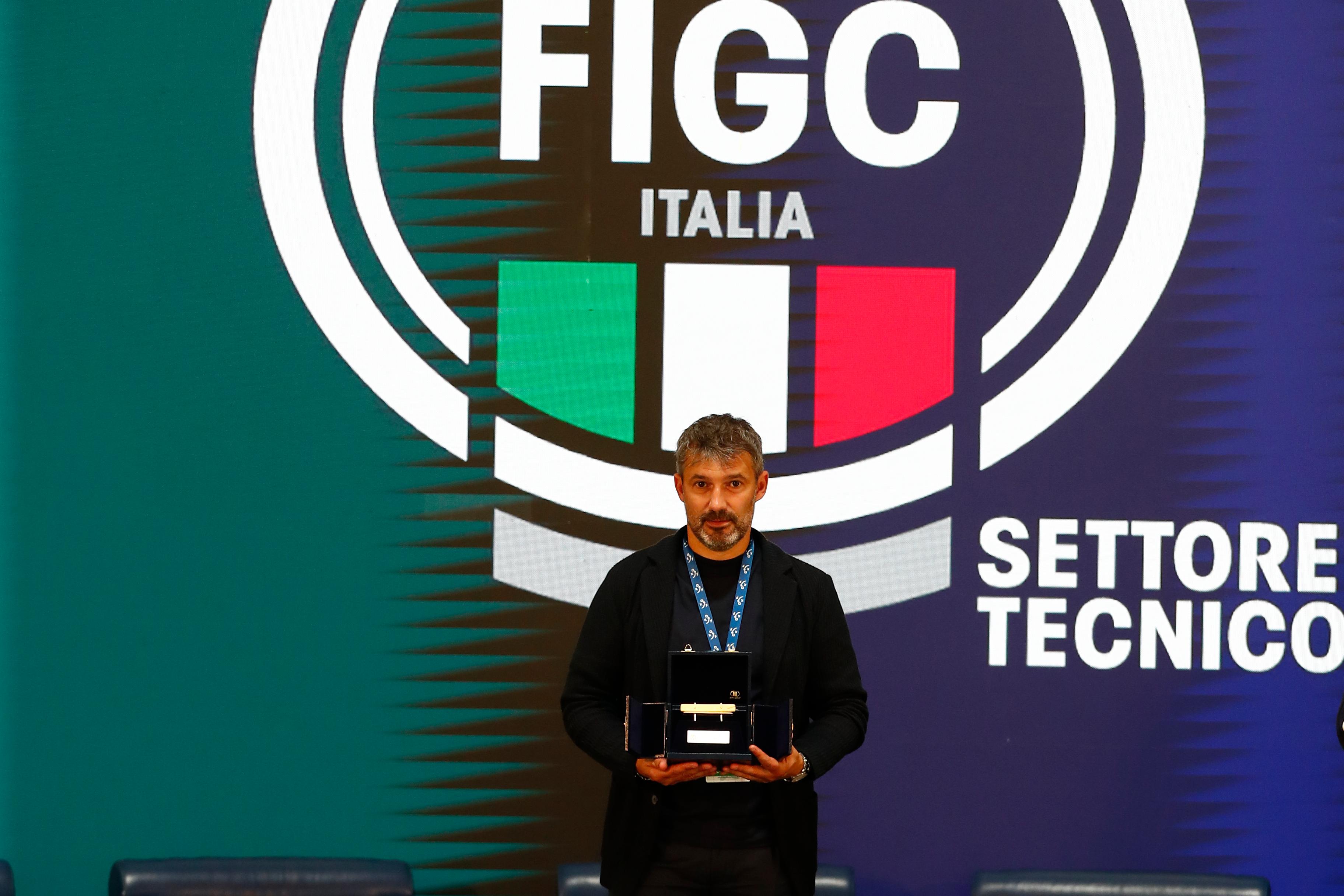 Consegnata la Panchina d’oro femminile 2022/2023 a Spugna: \"Dietro a questo premio ci sono amore, passione e ambizione\"