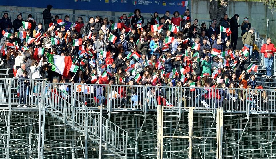 RECANATI, ITALY - NOVEMBER 16: Italy fans show their support during the International Friendly match between Italy U19 and Hungary U19 on November 16, 2018 in Recanati, Italy. (Photo by Getty Images/Getty Images)