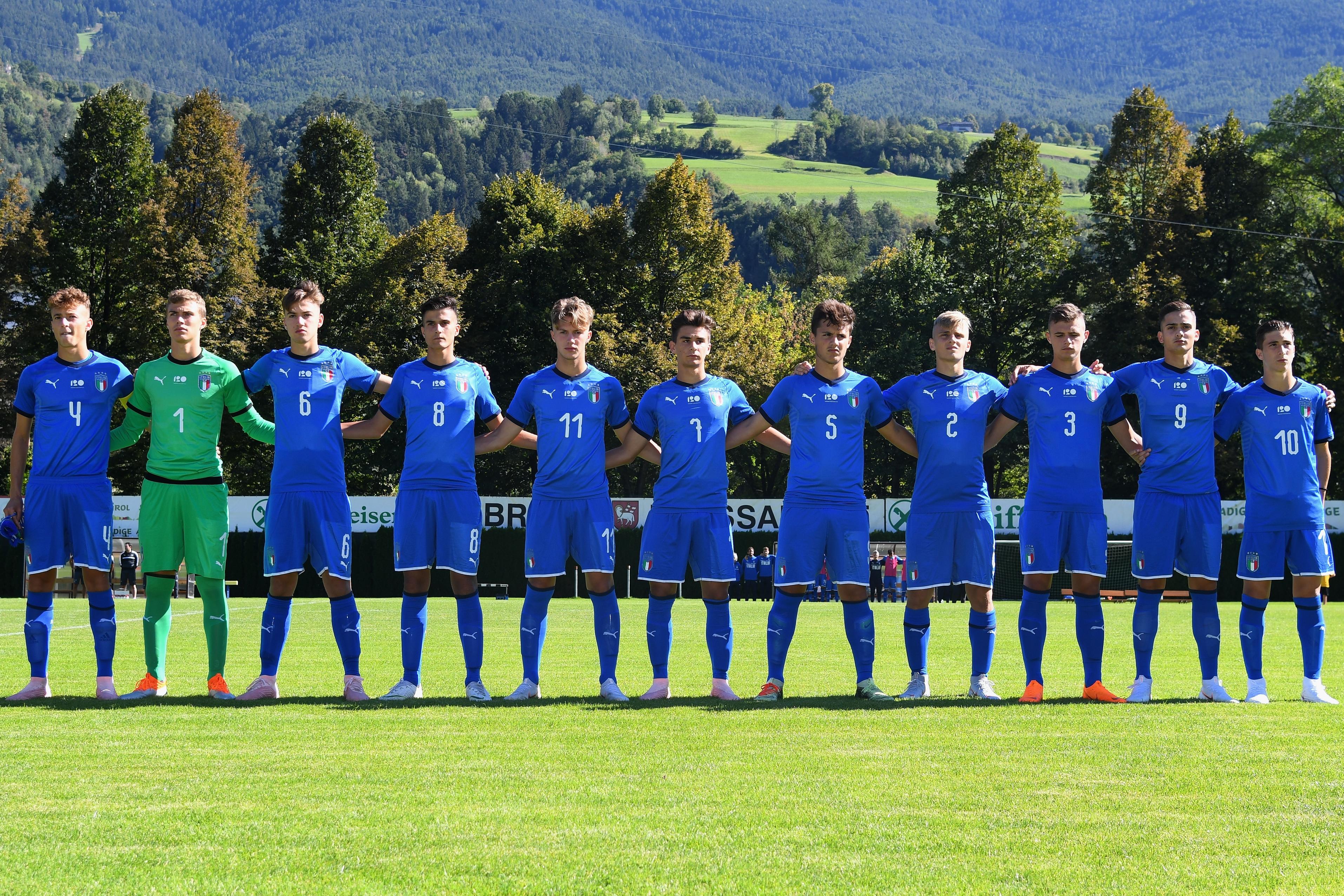BOLZANO, ITALY - SEPTEMBER 25: Players of Italy U19 line up before the International Friendly between Italy U16 and Switzerland U16 on September 25, 2018 in Bolzano, Italy. (Photo by Alessandro Sabattini/Getty Images)