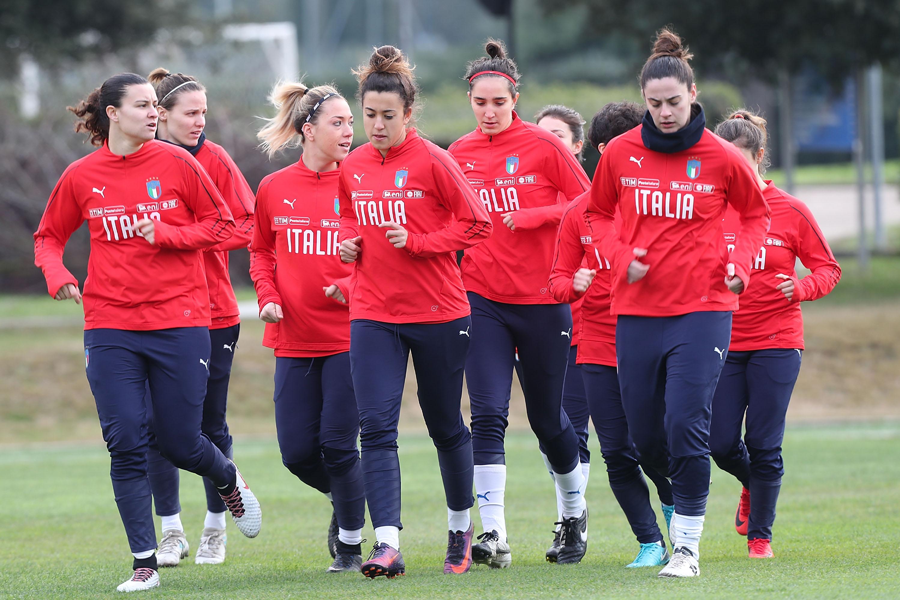FLORENCE, ITALY - FEBRUARY 05: Players of Italy U23 women during the training session at Coverciano on February 5, 2018 in Florence, Italy.  (Photo by Gabriele Maltinti/Getty Images)