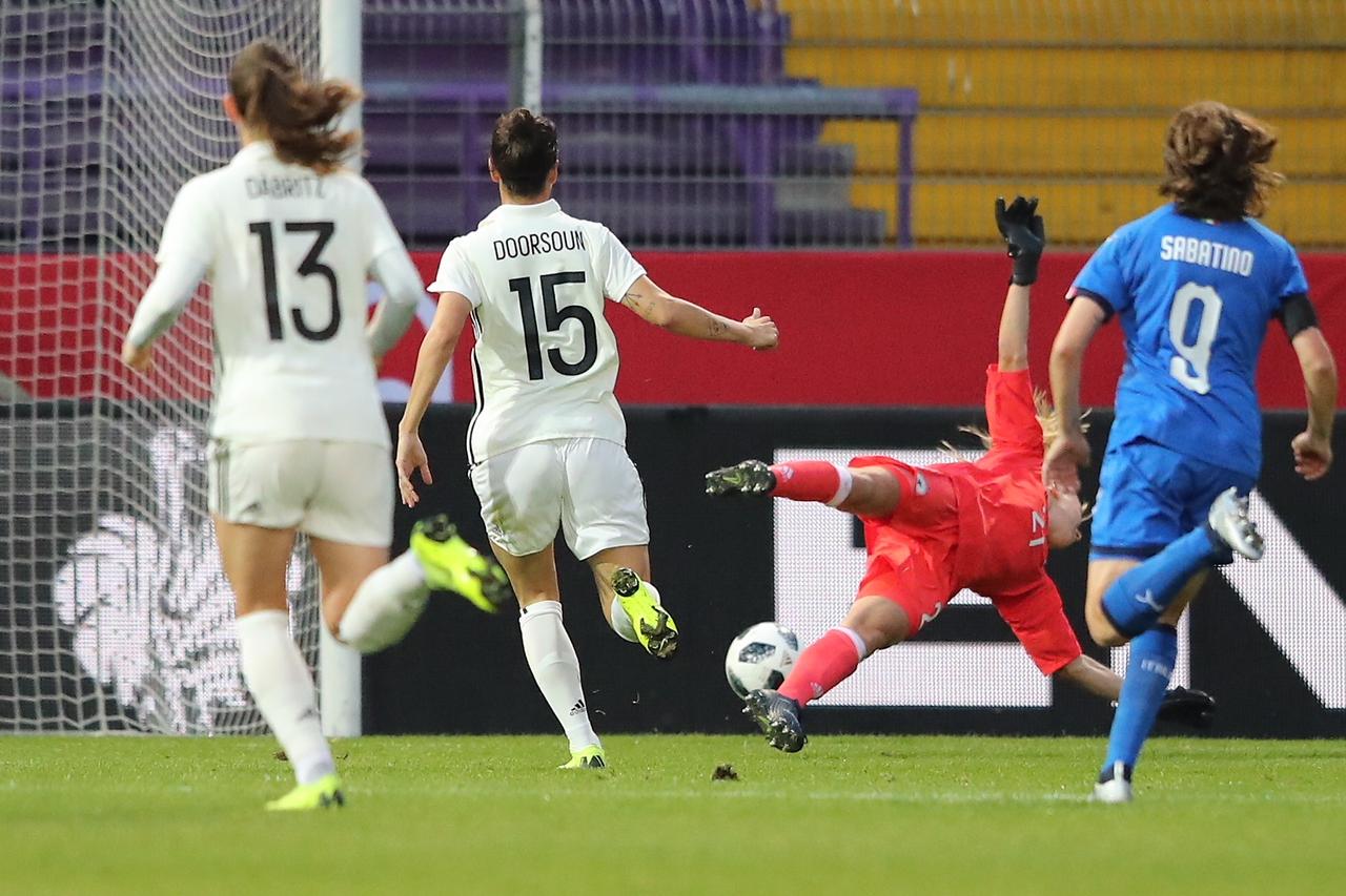 OSNABRUECK, GERMANY - NOVEMBER 10: Merle Frohms of Germany gest thew first goal of Barabara Bonansea of Italy (not in the picture) during the Women\\'s International Friendly match between Germany and Italy at Stadion an der Bremer Bruecke on November 10, 2018 in Osnabrueck, Germany. (Photo by Christof Koepsel/Bongarts/Getty Images) (Photo by Christof Koepsel/Bongarts/Getty Images)
