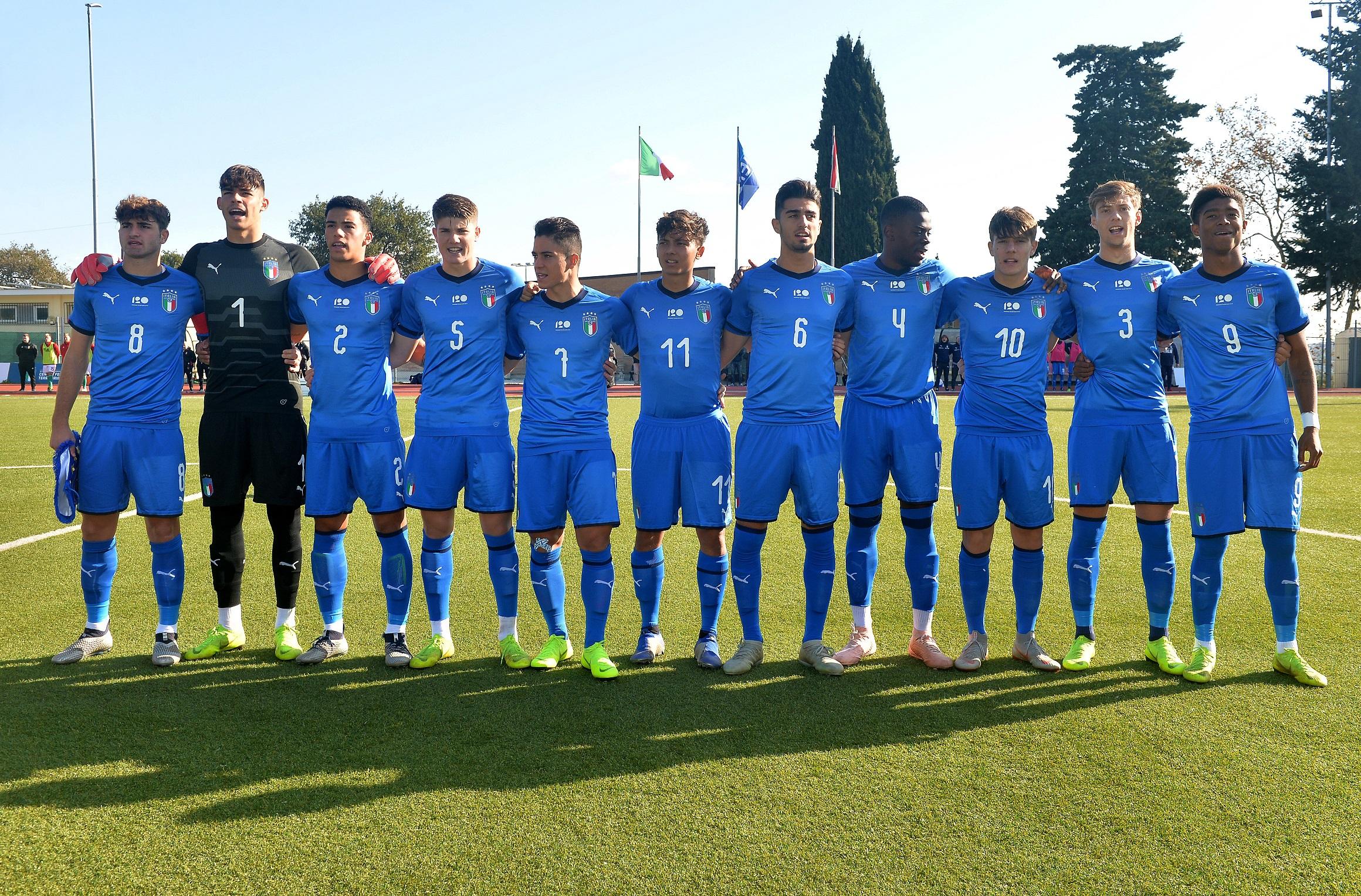 RECANATI, ITALY - NOVEMBER 16: Italy team lines up during the International Friendly match between Italy U19 and Hungary U19 on November 16, 2018 in Recanati, Italy. (Photo by Getty Images/Getty Images)
