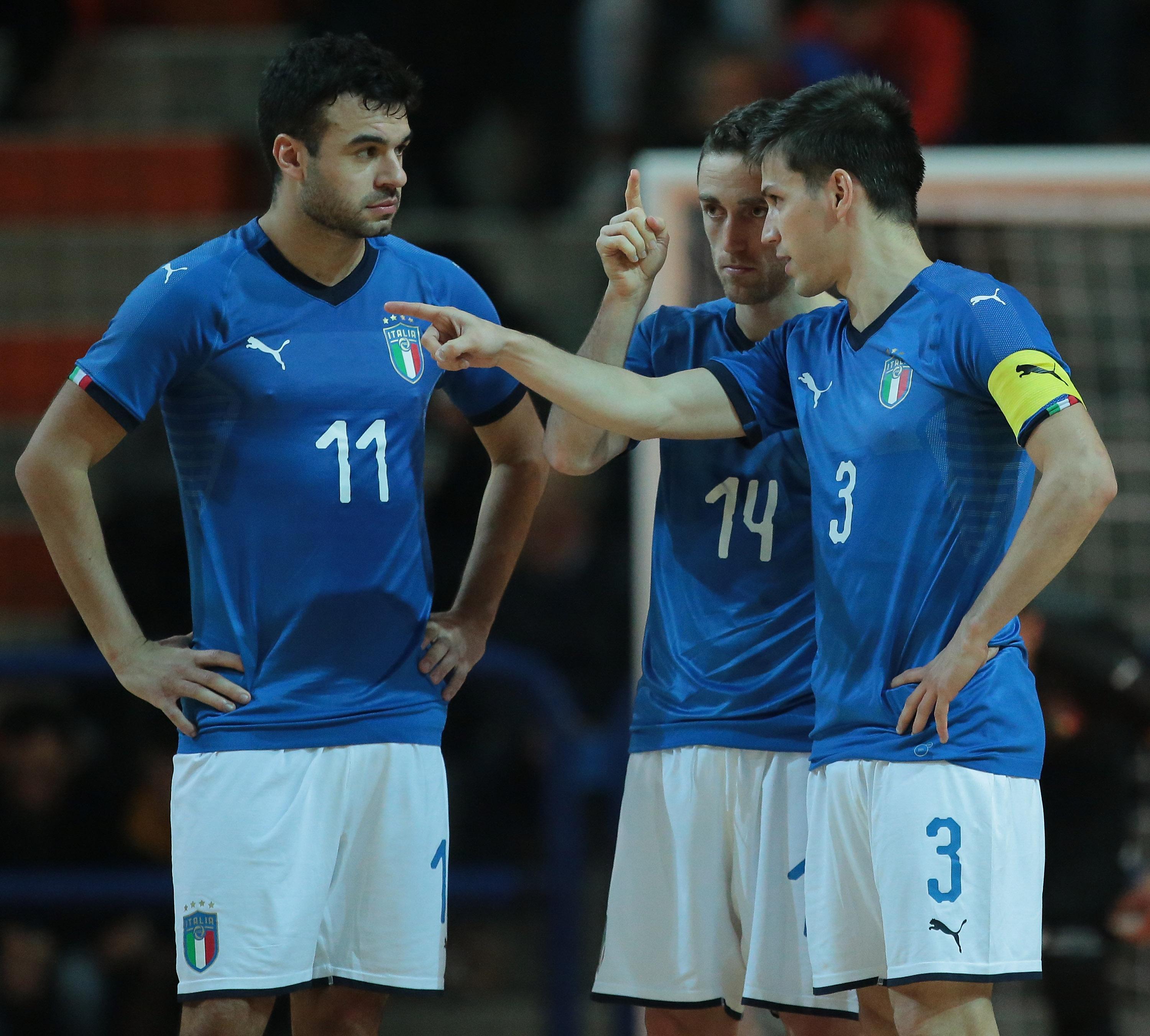 ASTI, ITALY - DECEMBER 04: Gabriel Lima (R) of Italy speaks with his team-mates Paolo Cesaroni (C) and Julio De Oliveira (L) during the Futsal International Friendly match between Italy and France on December 4, 2018 in Asti, Italy. (Photo by Emilio Andreoli/Getty Images)
