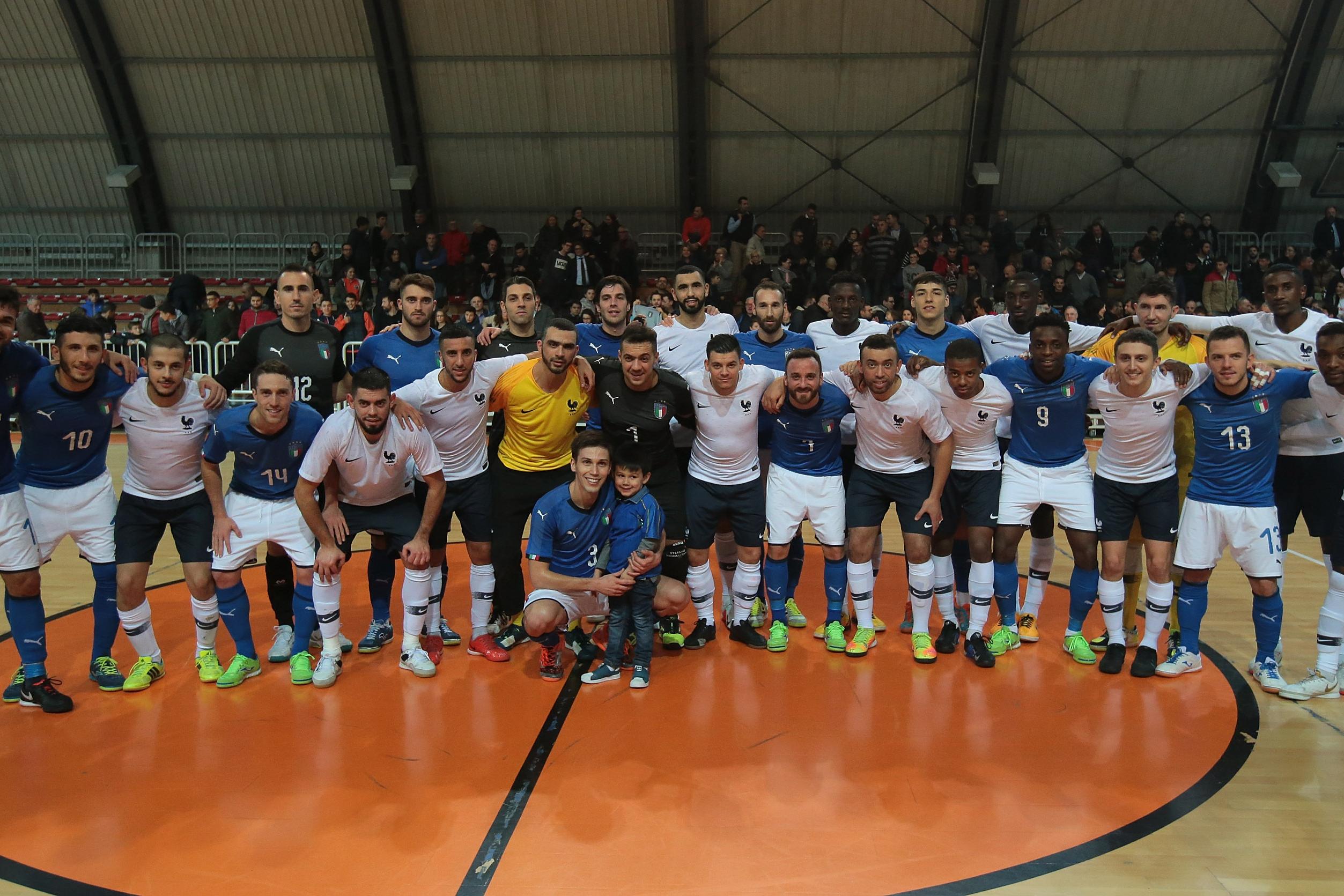 ASTI, ITALY - DECEMBER 04:  Italy team and France team pose at the end of the Futsal International Friendly match between Italy and France on December 4, 2018 in Asti, Italy.  (Photo by Emilio Andreoli/Getty Images)