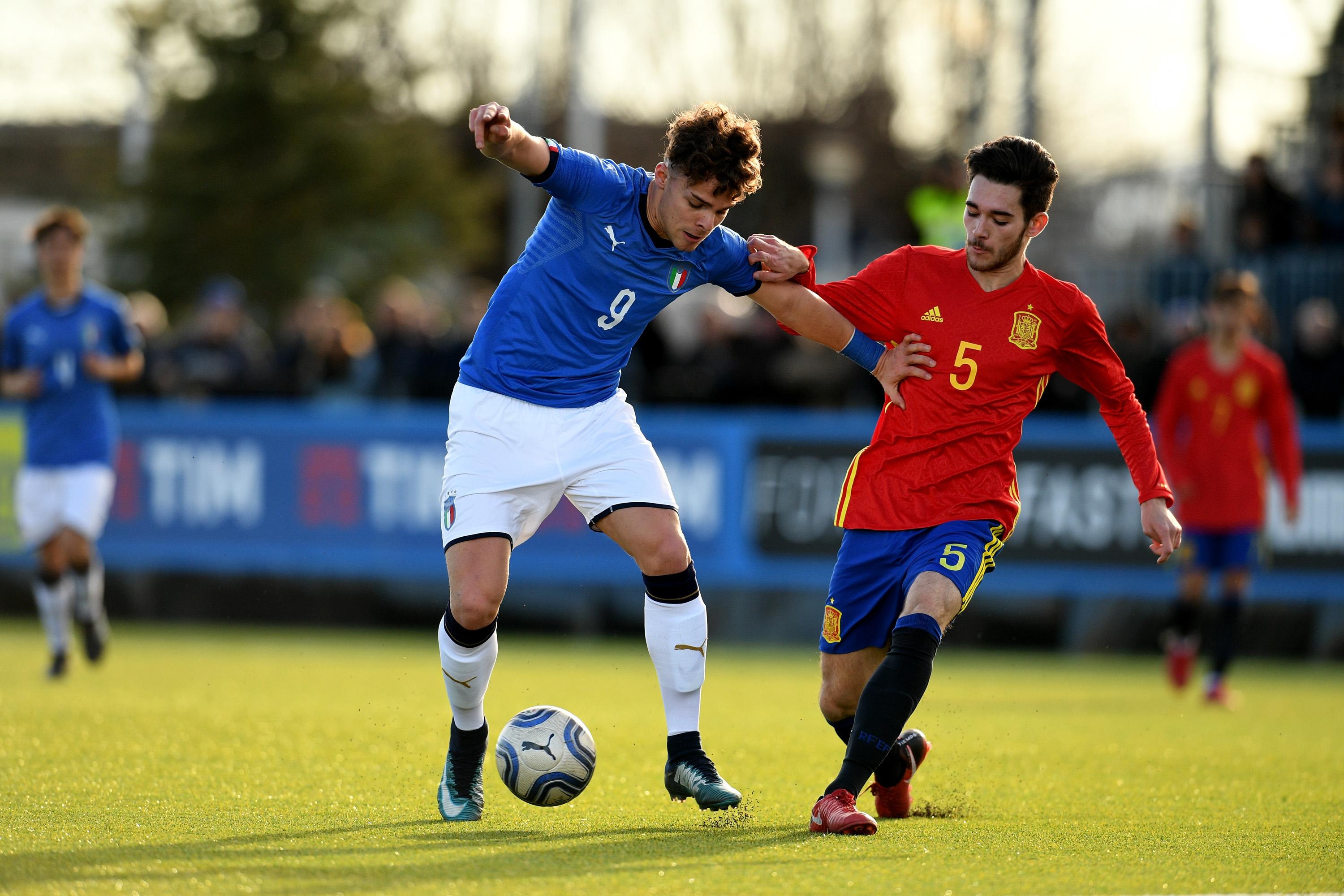 VINOVO, ITALY - JANUARY 17:  Edoardo Vergani of Italy #9 in action during the U17 International Friendly match between Italy and Spain at Juventus Center Vinovo on January 17, 2018 in Vinovo, Italy.  (Photo by Claudio Villa/Getty Images)