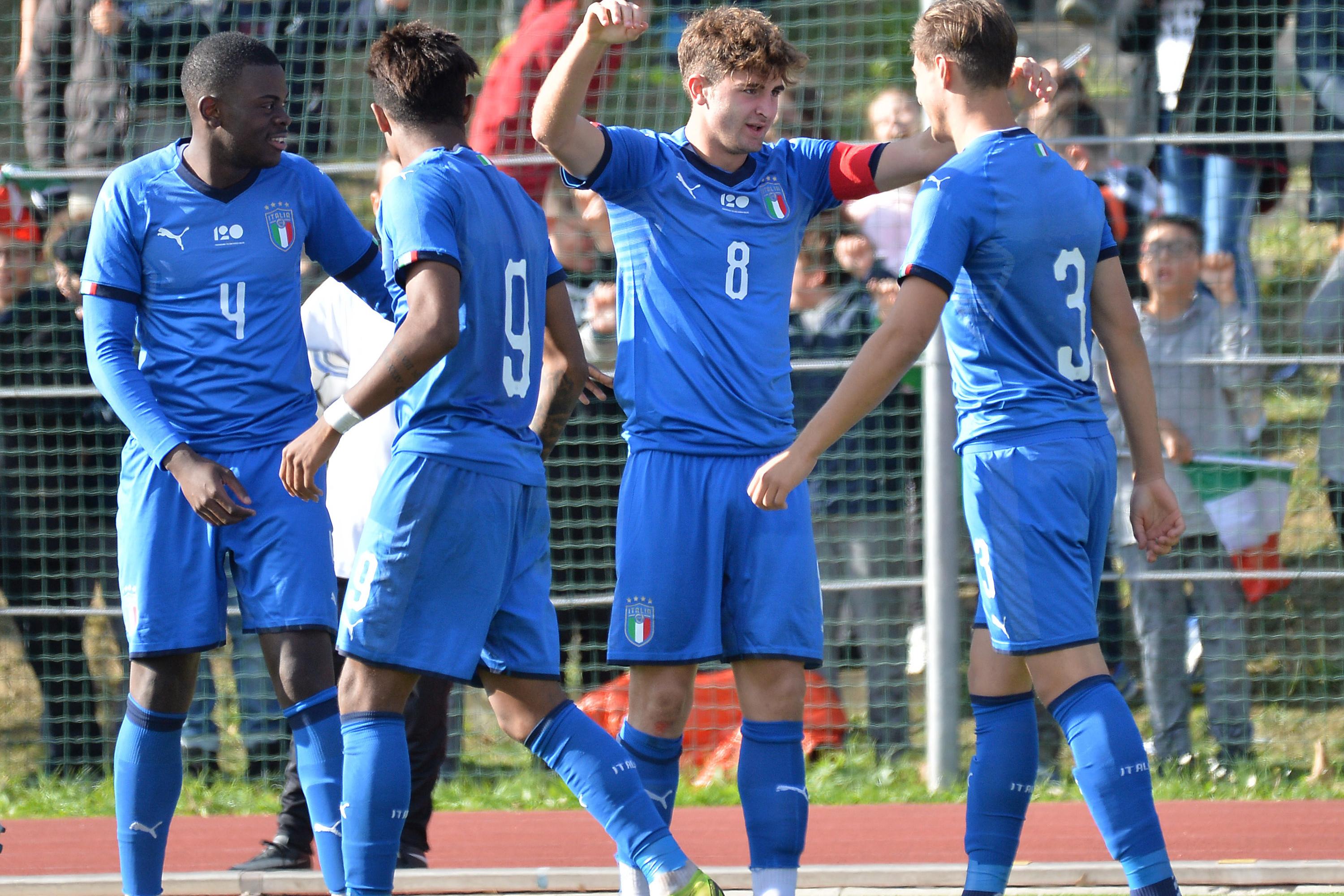 RECANATI, ITALY - NOVEMBER 16: Manolo Portanova of Italy  celabrates with teammates after scoring a goal during the International Friendly match between Italy U19 and Hungary U19 on November 16, 2018 in Recanati, Italy. (Photo by Getty Images/Getty Images)