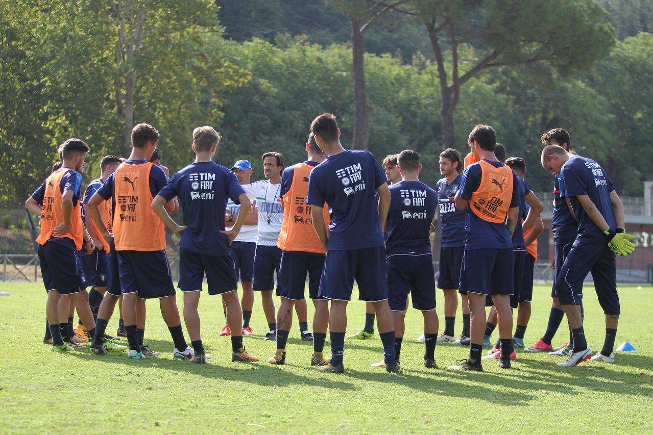 ROME, ITALY - AUGUST 30: IItaly U18 players during the Italy U18 training session on August 30, 2017 in Rome, Italy.  (Photo by Paolo Bruno/Getty Images)