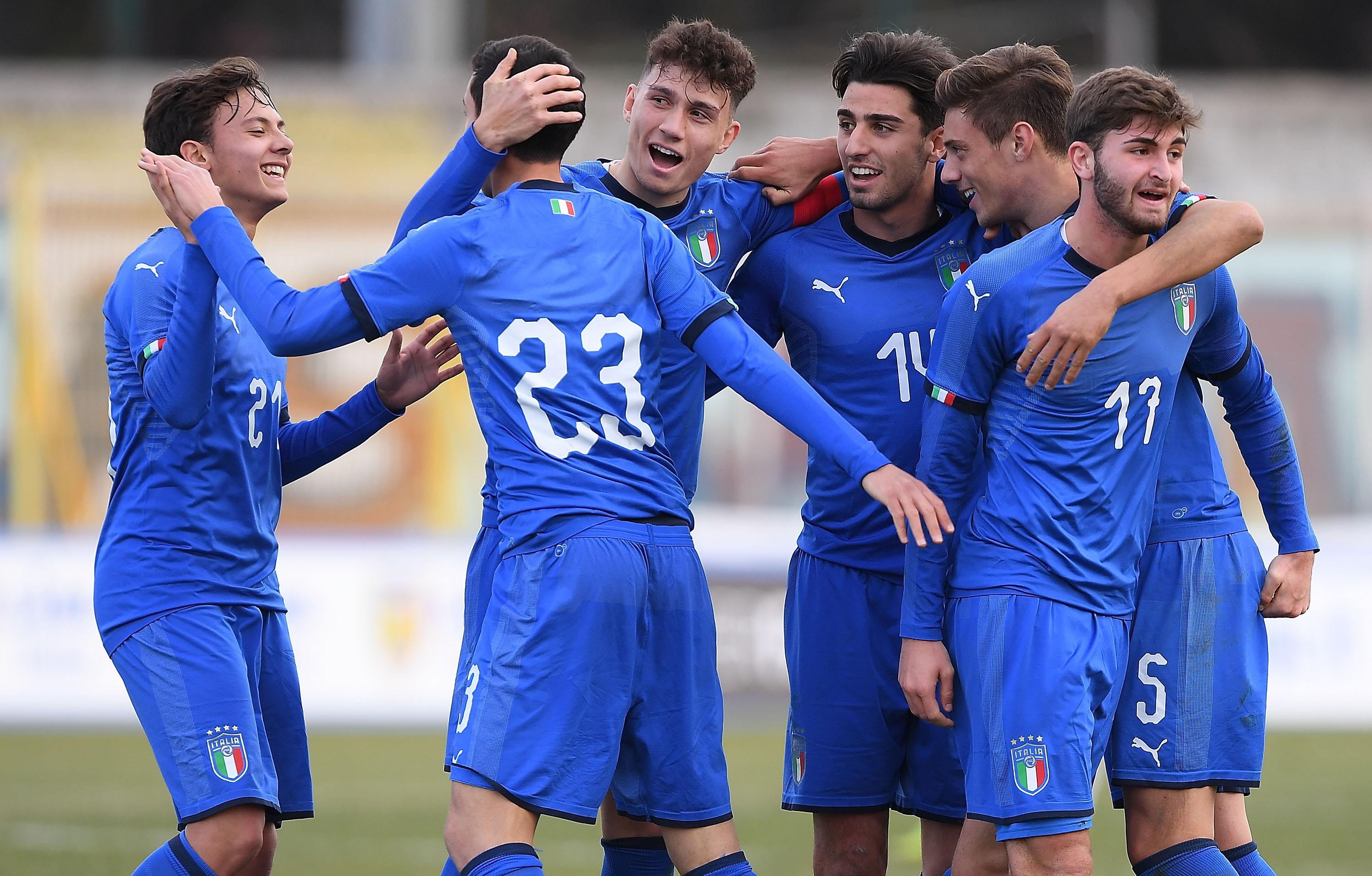CASERTA, ITALY - JANUARY 16: Players of Italy U19 celebrate the 2-0 goal scored by Mattia Zennaro during the International Friendly match between Italy U19 and Spain U19 on January 16, 2019 in Caserta, Italy. (Photo by Francesco Pecoraro/Getty Images)