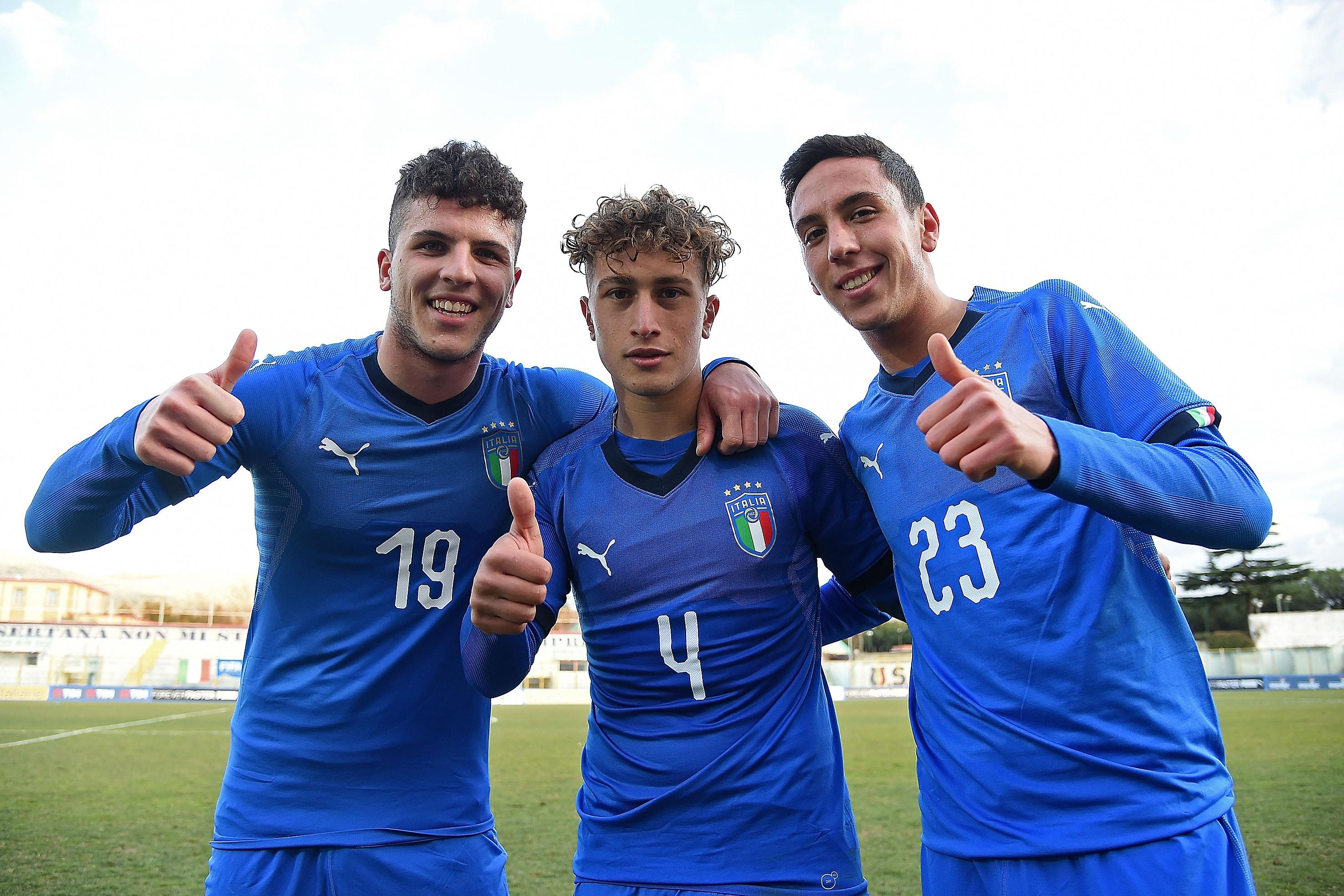 CASERTA, ITALY - JANUARY 16:  Elia Petrelli, Salvatore Esposito and Mattia Zennaro of Italy U19 celebrate the victory after the International Friendly match between Italy U19 and Spain U19 on January 16, 2019 in Caserta, Italy.  (Photo by Francesco Pecoraro/Getty Images)