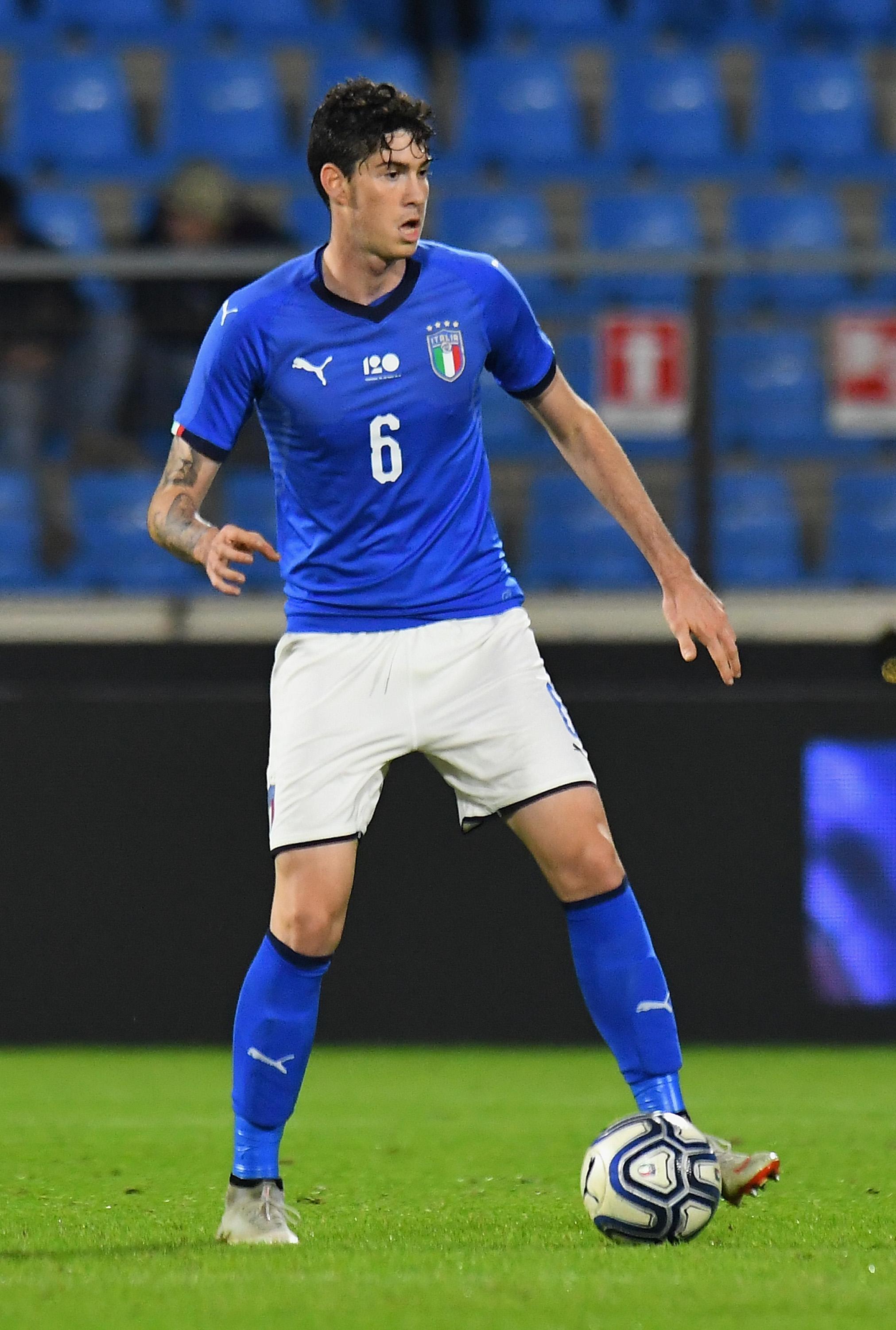 FERRARA, ITALY - NOVEMBER 15: Alessandro Bastoni of Italy U21 in action during the International friendly match between Italy U21 and England U21 on November 15, 2018 in Ferrara, Italy. (Photo by Alessandro Sabattini/Getty Images)