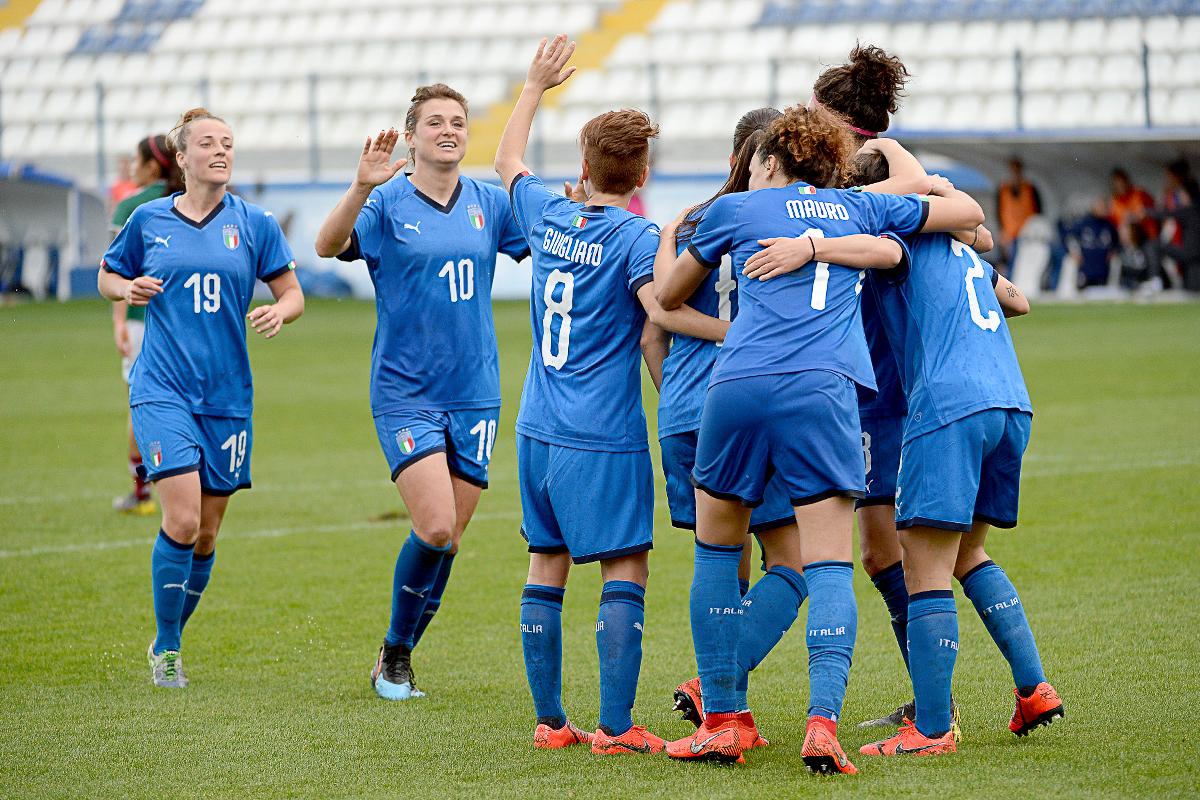 20190227 - LARNACA , CYPRUS : Italian players pictured celebrating their 1-0 lead during a women\\'s soccer game between Mexico and Italy , on Wednesday 27 February 2019 at the Antonis Papadopoulos Stadium in Larnaca , Cyprus . This is the first game in group B for both teams during the Cyprus Womens Cup 2019 , a prestigious women soccer tournament as a preparation on the FIFA Women\\'s World Cup 2019 in France and the Uefa Women\\'s Euro 2021 qualification duels. PHOTO SPORTPIX.BE | STIJN AUDOOREN