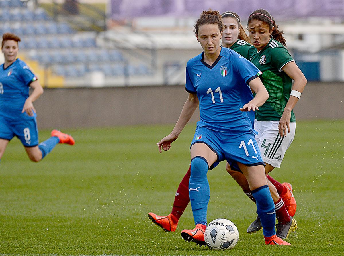 20190227 - LARNACA , CYPRUS : Mexican Rebeca Bernal (r) pictured defending on Ilaria Mauro (left) during a women's soccer game between Mexico and Italy , on Wednesday 27 February 2019 at the Antonis Papadopoulos Stadium in Larnaca , Cyprus . This is the first game in group B for both teams during the Cyprus Womens Cup 2019 , a prestigious women soccer tournament as a preparation on the FIFA Women's World Cup 2019 in France and the Uefa Women's Euro 2021 qualification duels. PHOTO SPORTPIX.BE | STIJN AUDOOREN