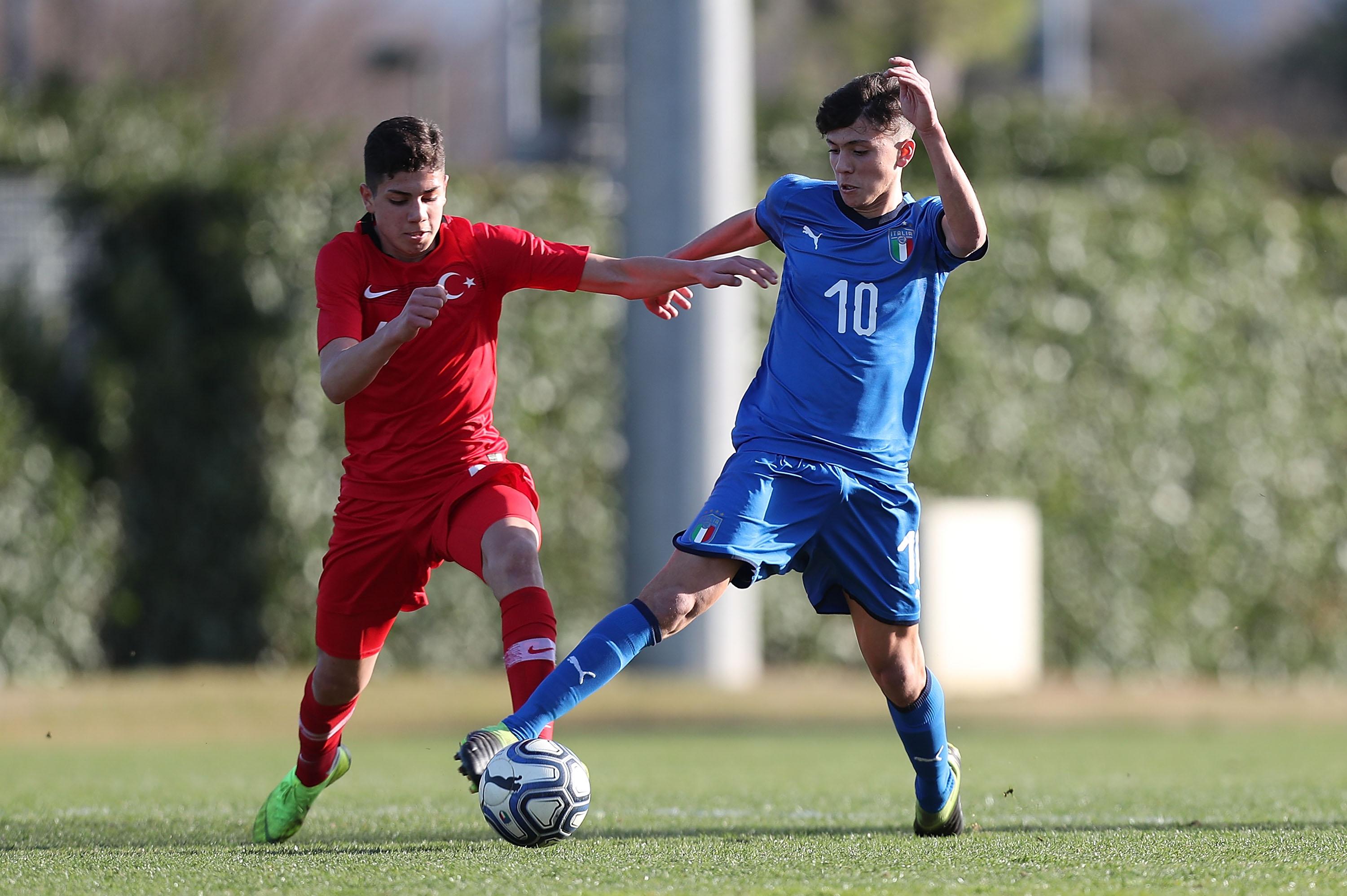 FLORENCE, ITALY - FEBRUARY 12: Gabriele Alesi of Italy U15 in action during the International Friendly match between Italy U15 and Turkey U15 at Centro Tecnico Federale di Coverciano on February 12, 2019 in Florence, Italy. (Photo by Gabriele Maltinti/Getty Images)