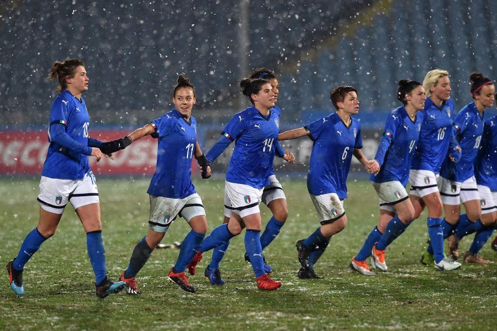 CESENA, ITALY - JANUARY 22: Players of Italy Women celebrate the victory after the International Friendly match between Italy Women and Wales Women at Dino Manuzzi Stadium on January 22, 2019 in Cesena, Italy. (Photo by Giuseppe Bellini/Getty Images)
