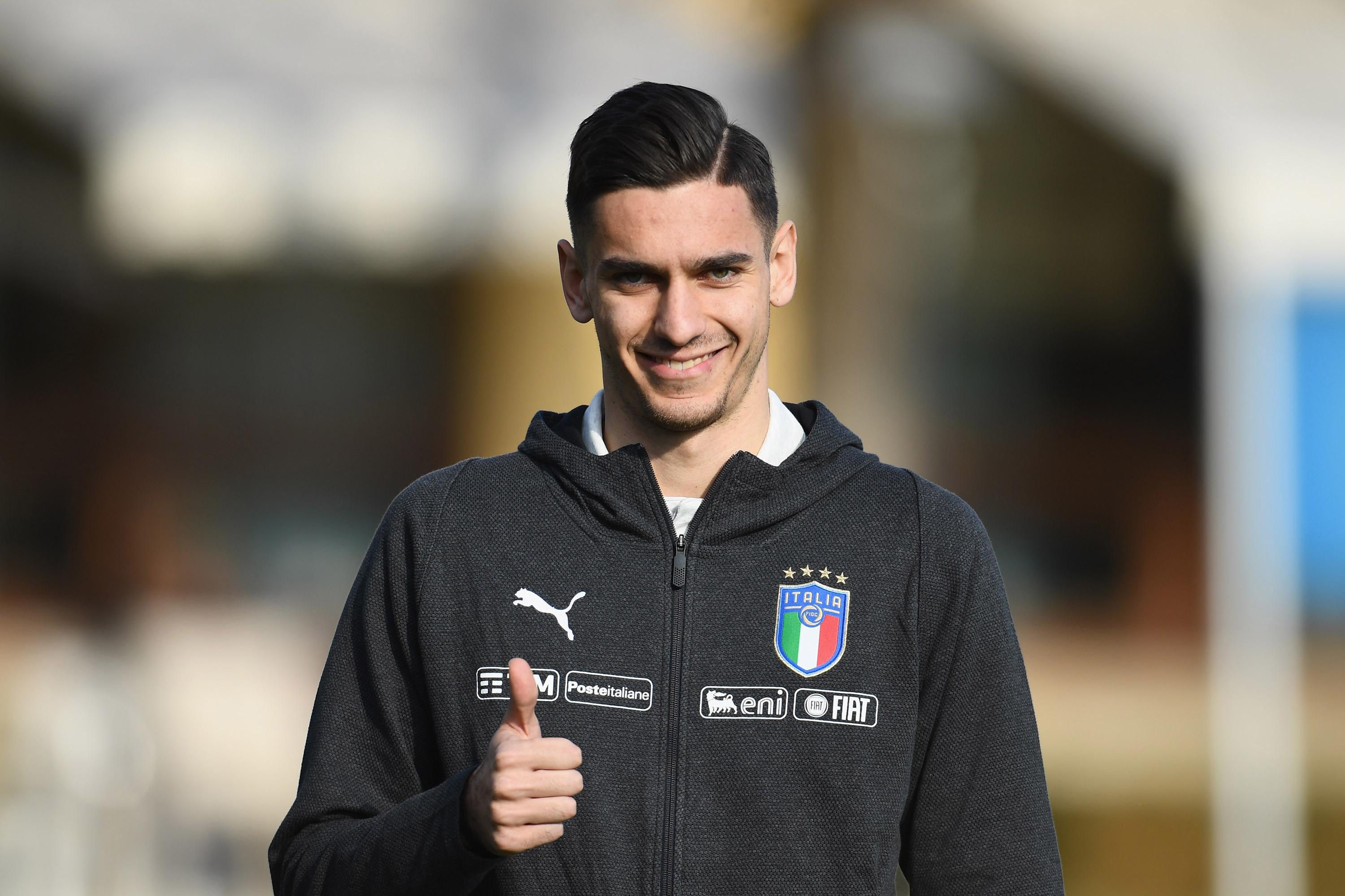 FLORENCE, ITALY - FEBRUARY 04:  Alex Meret of Italy reacts during a training session at Centro Tecnico Federale di Coverciano on February 4, 2019 in Florence, Italy.  (Photo by Claudio Villa/Getty Images)