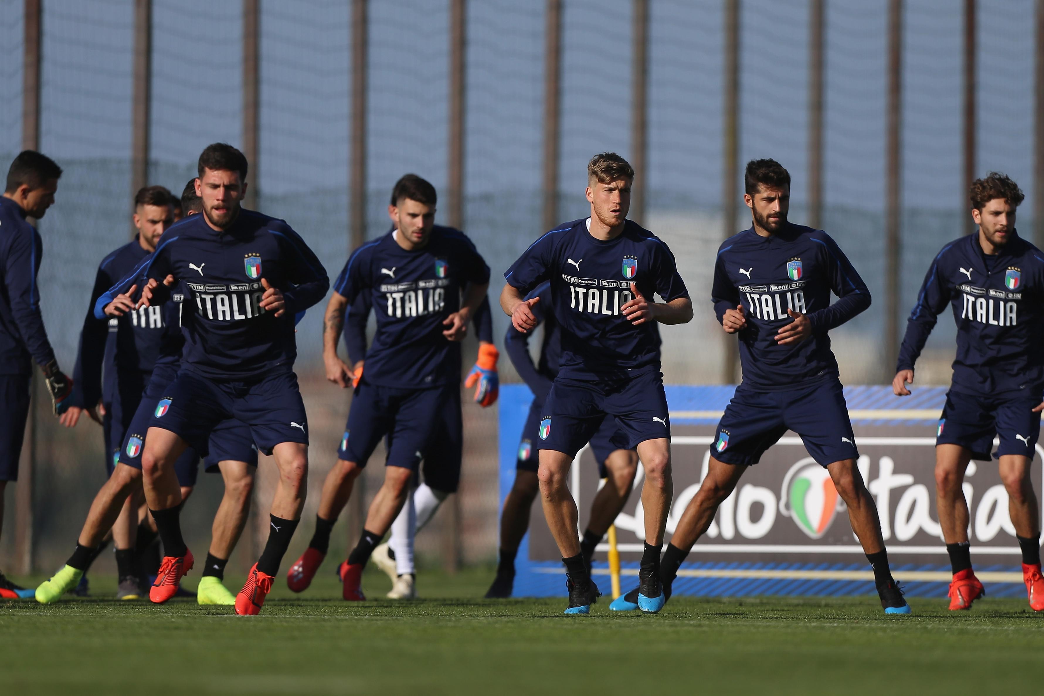 ROME, ITALY - MARCH 18:  Italian players in action during an Italy U21 training session ahead of their under-21 international match against Austria U21 at Mancini sport center on March 18, 2019 in Rome, Italy.  (Photo by Paolo Bruno/Getty Images)