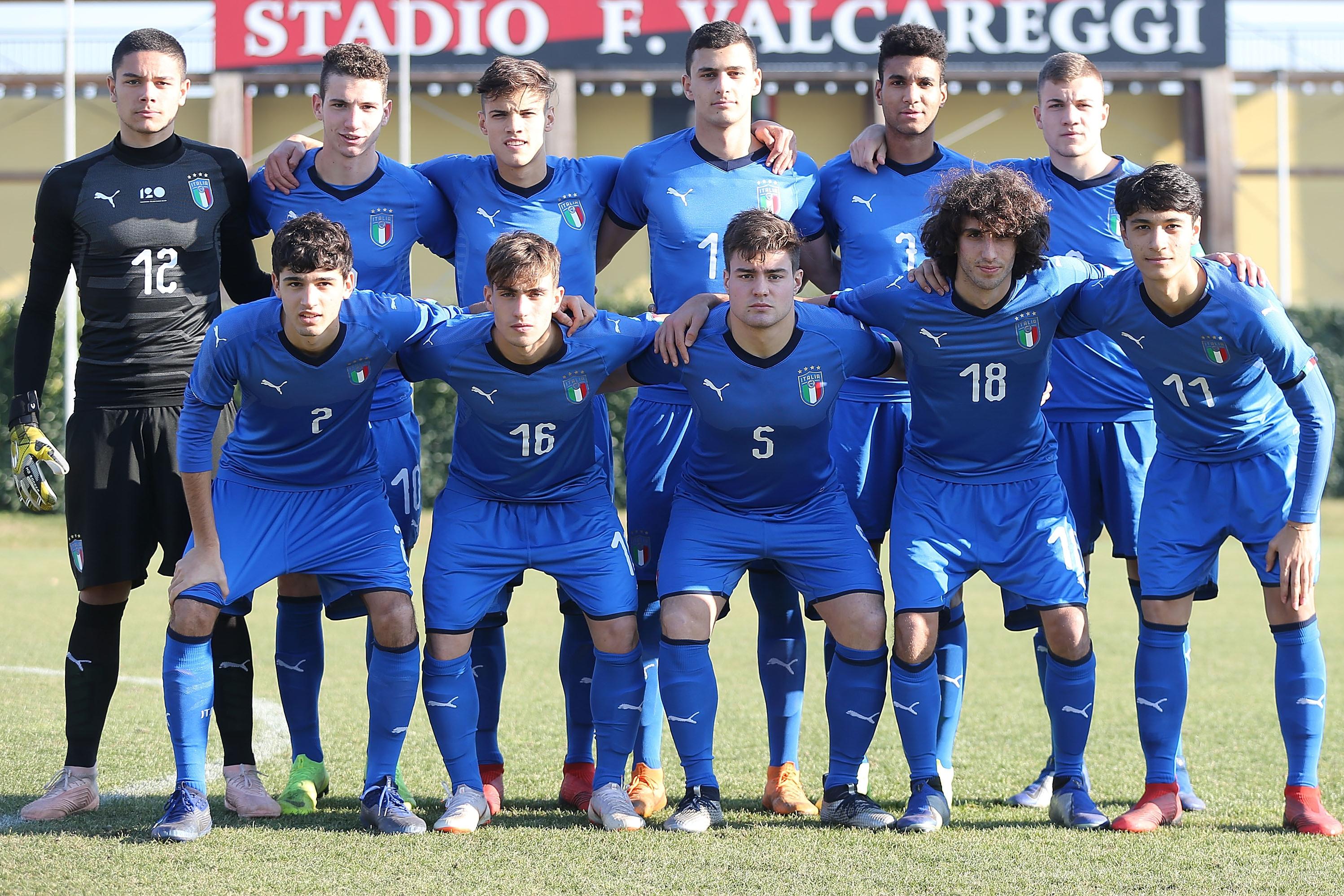 FLORENCE, ITALY - JANUARY 07: Italy U18 team pose during the friendly match between Italy U18 and Selezione A at Centro Tecnico Federale di Coverciano on January 7, 2019 in Florence, Italy. (Photo by Gabriele Maltinti/Getty Images)