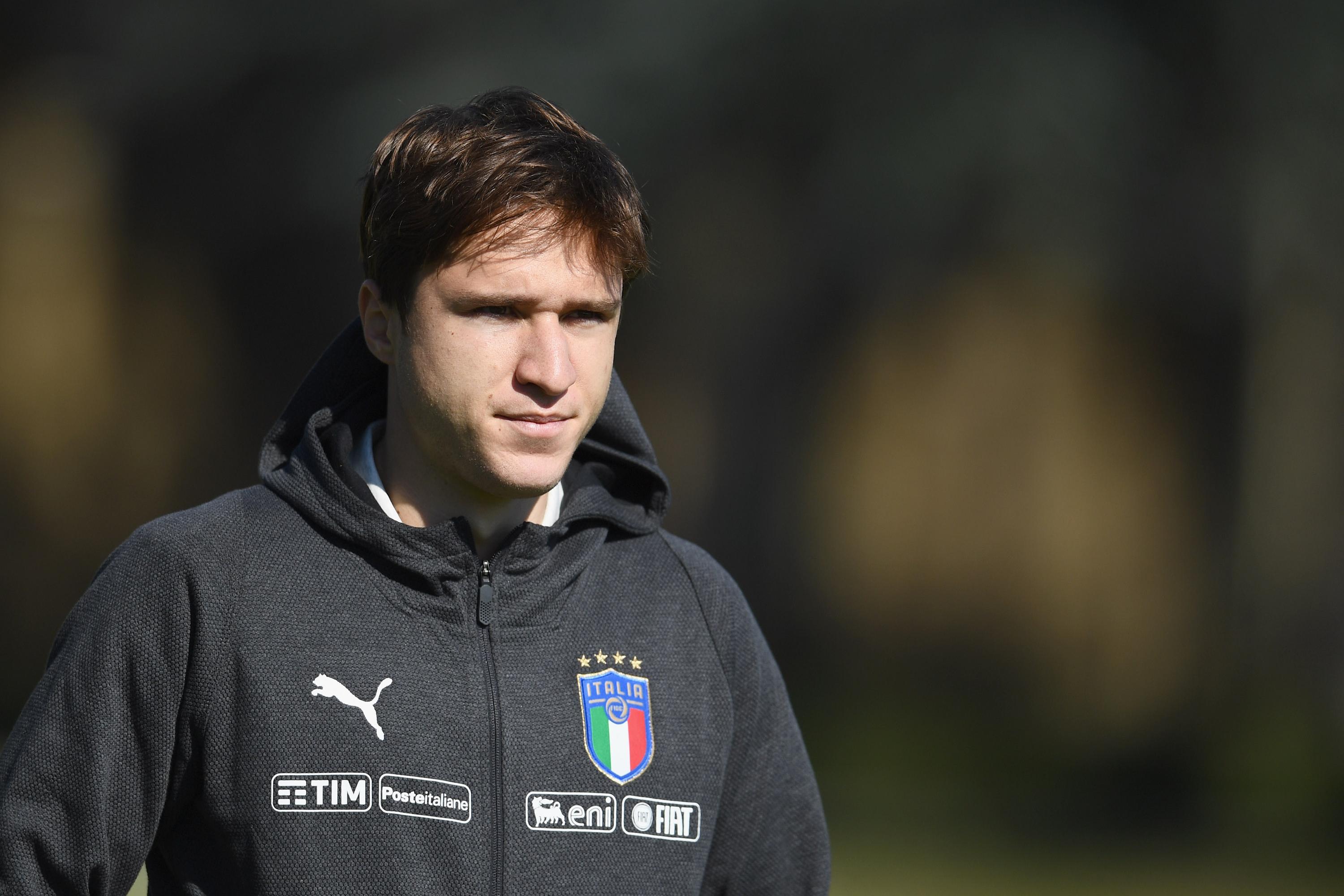FLORENCE, ITALY - MARCH 20:  Federico Chiesa of Italy looks on during a training session at Centro Tecnico Federale di Coverciano on March 20, 2019 in Florence, Italy.  (Photo by Claudio Villa/Getty Images)