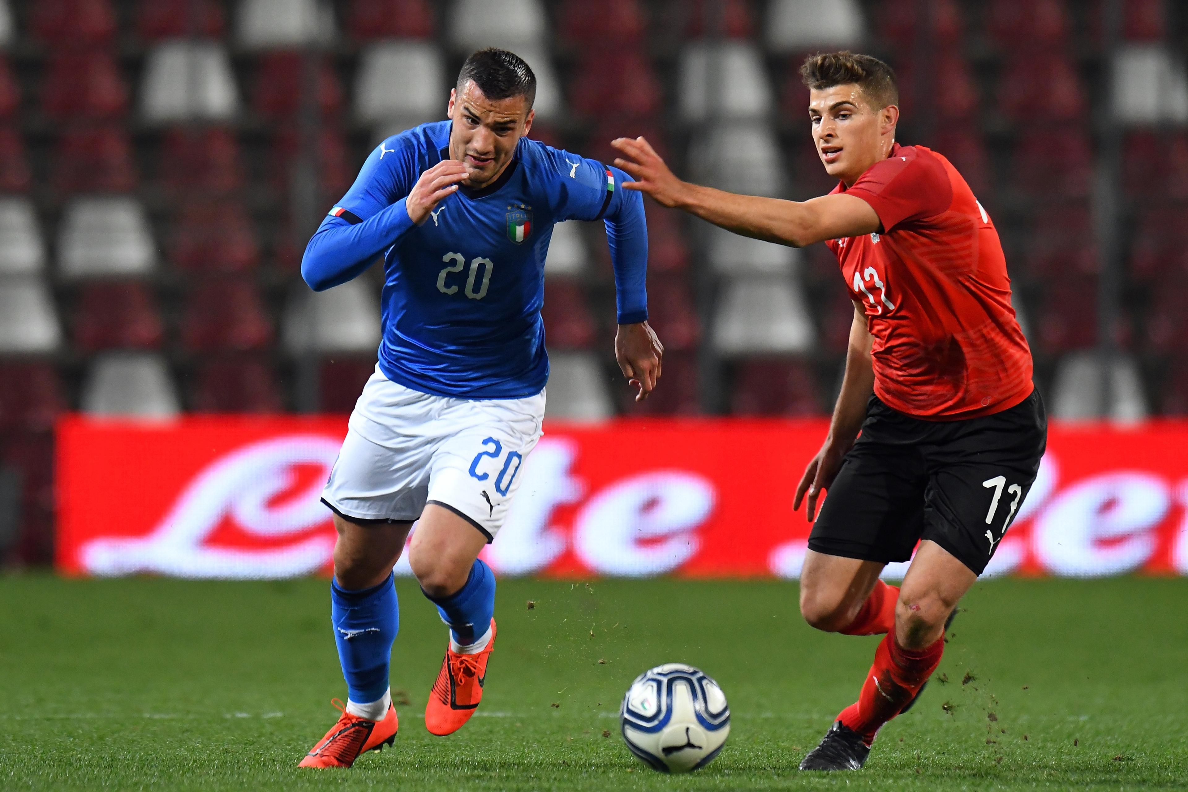 TRIESTE, ITALY - MARCH 21: Federico Bonazzoli of Italy U21 competes for the ball with Ivan Ljubic of Austria U21 during the International Friendly match between Italy U21 and Austria U21 at Stadio Nereo Rocco on March 21, 2019 in Trieste, Italy.  (Photo by Alessandro Sabattini/Getty Images)