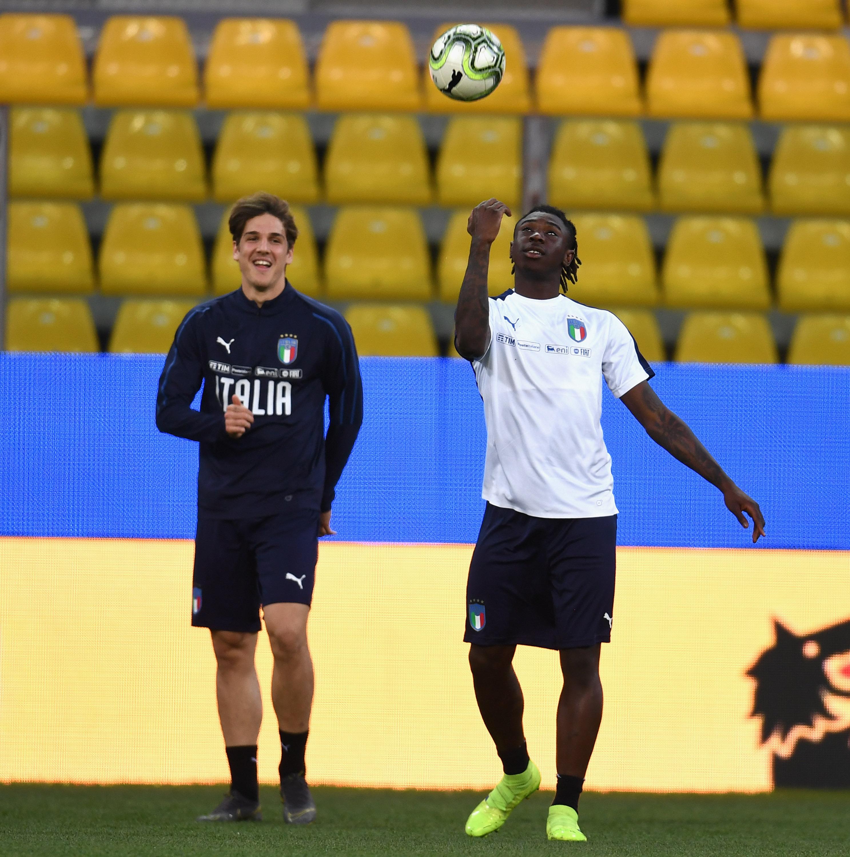 PARMA, ITALY - MARCH 25: Moise Kean (R) and Nicolo Zaniolo of Italy in action during a Italy training session at Ennio Tardini on March 25, 2019 in Parma, Italy. (Photo by Claudio Villa/Getty Images)