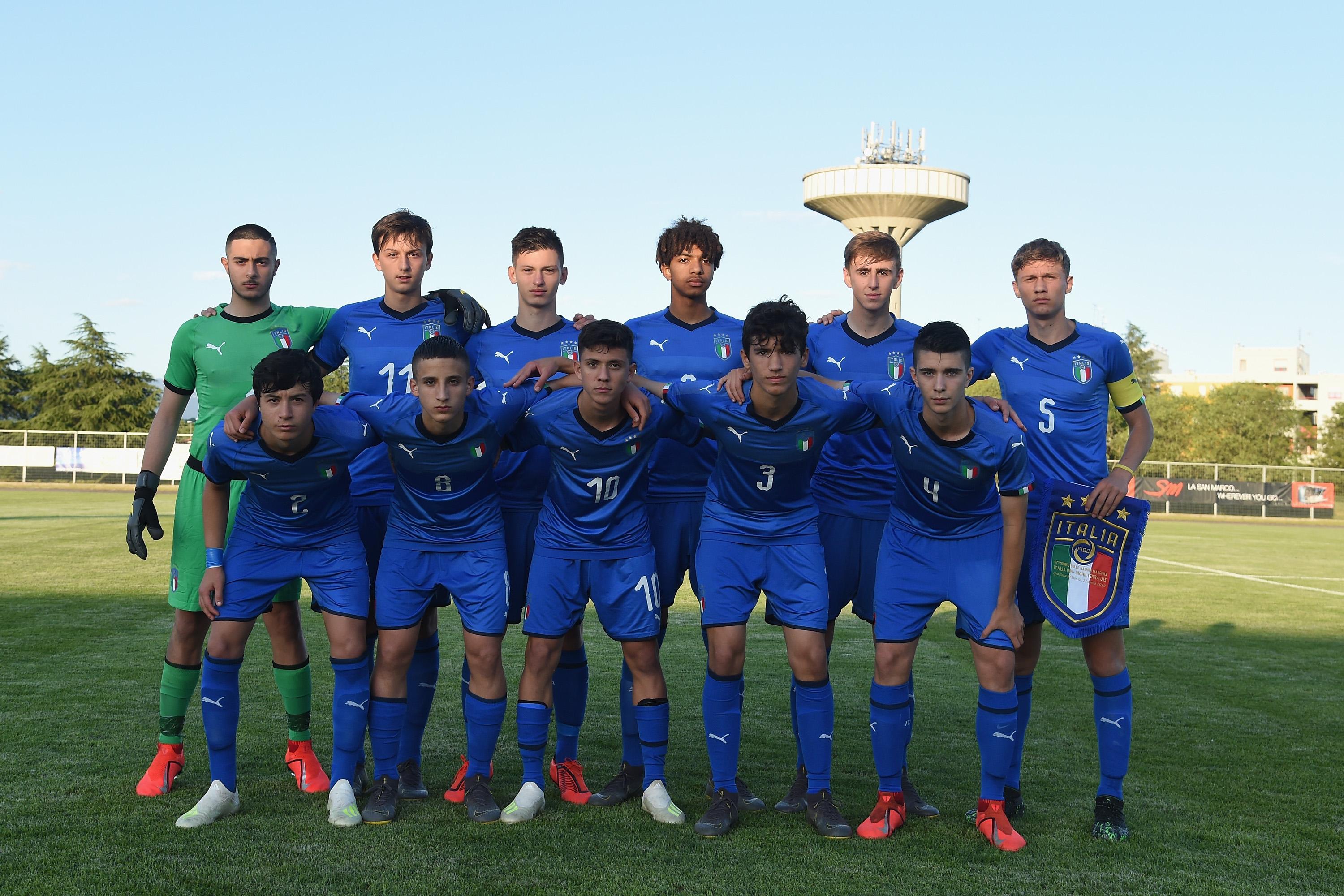 GRADISCA D\\'ISONZO, ITALY - APRIL 27:  Italian Team U15 poses Italy v England - U15 Nations Tournamnent on April 27, 2019 in Gradisca d\\'Isonzo, Italy.  (Photo by Pier Marco Tacca/Getty Images)