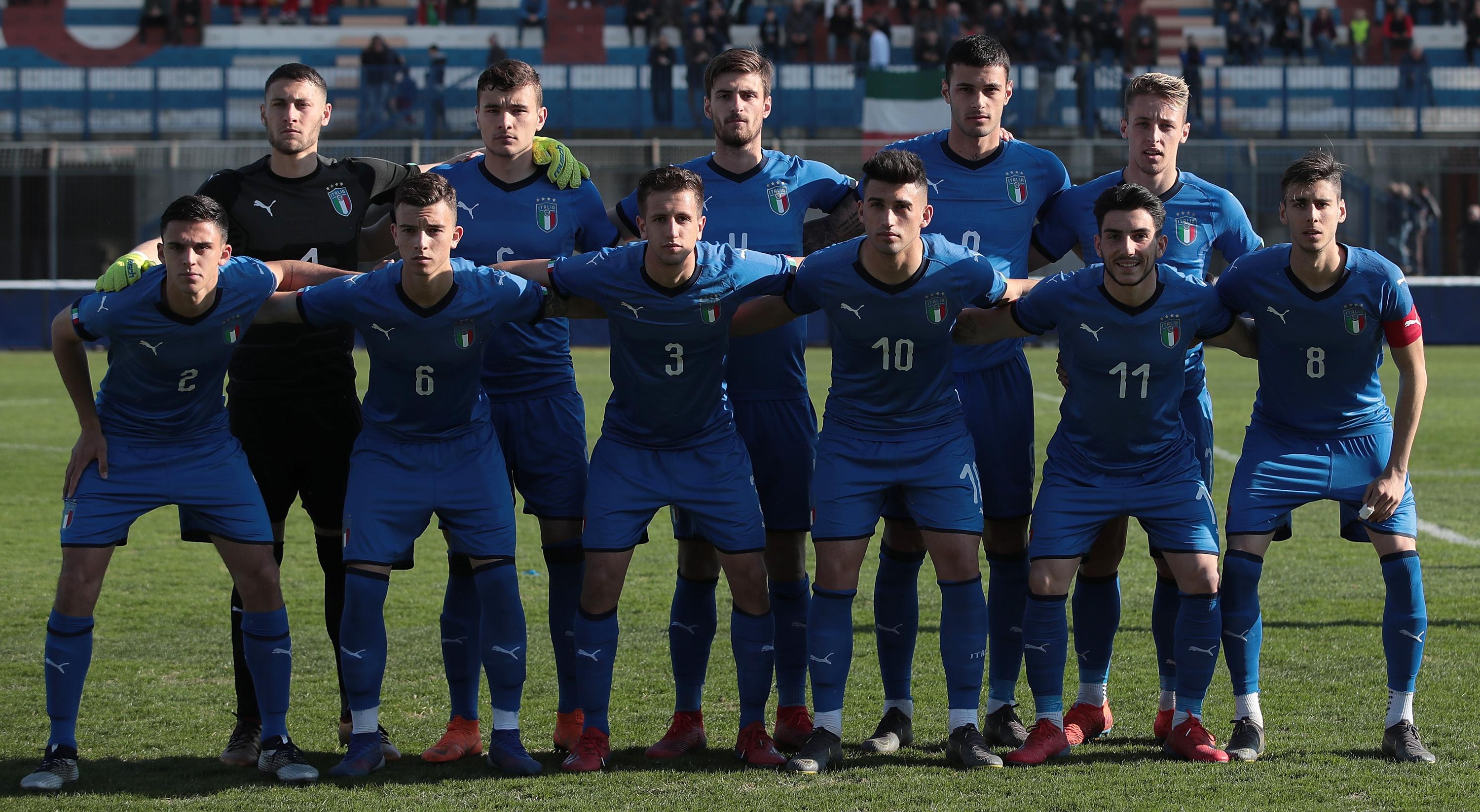 BUSTO ARSIZIO, ITALY - MARCH 21: Italy U20 team line up prior to the International Friendly match between Italy U20 and Czech Republic U20 on March 21, 2019 in Busto Arsizio, Italy. (Photo by Emilio Andreoli/Getty Images)