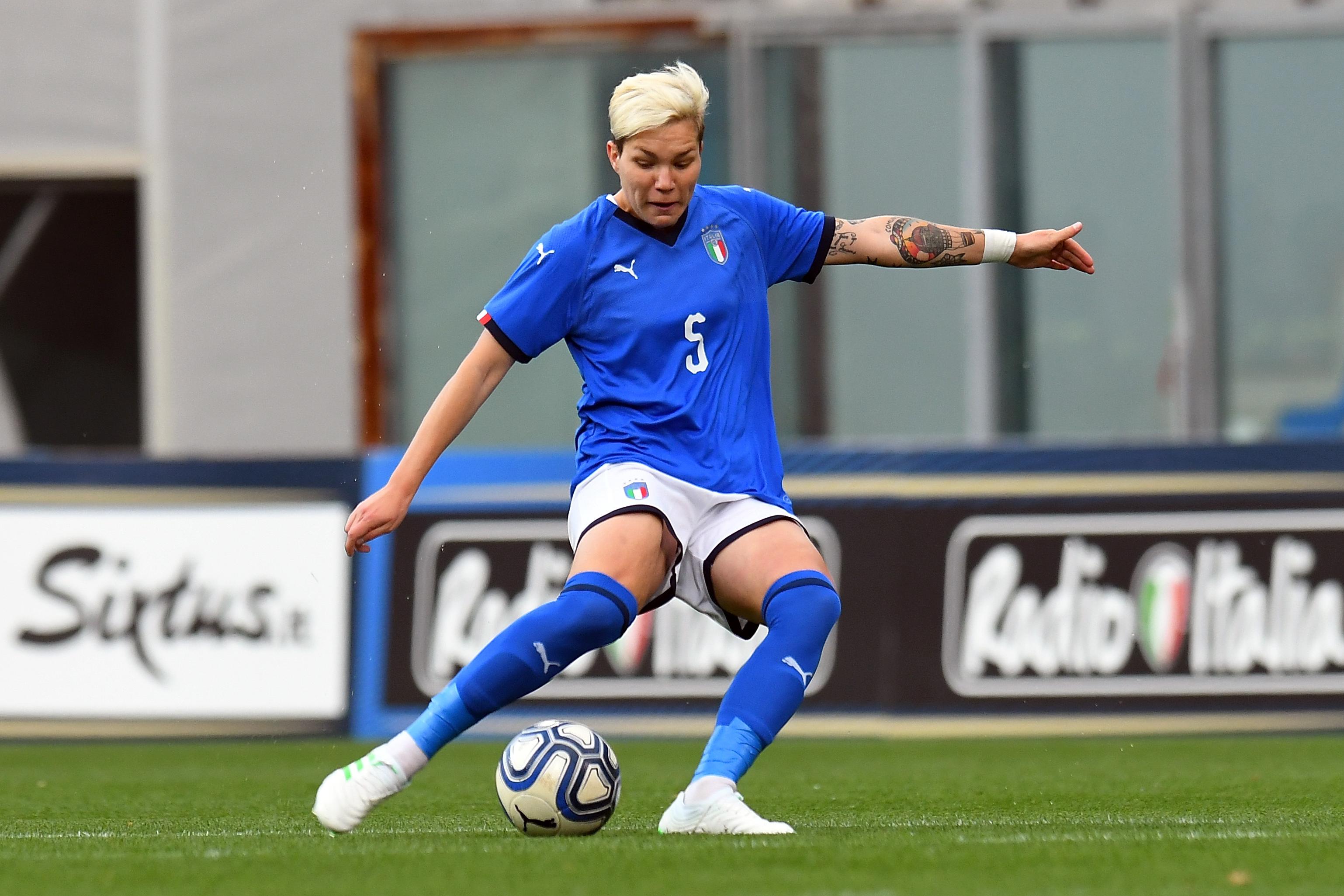 REGGIO NELL\\'EMILIA, ITALY - APRIL 09:  Elena Linari of Italy Woman in action during the International Friendly match between Italy Women and Ireland Women at Mapei Stadium - Citt\\u00C3\\u00A0 del Tricolore on April 9, 2019 in Reggio nell\\'Emilia, Italy  (Photo by Alessandro Sabattini/Getty Images)