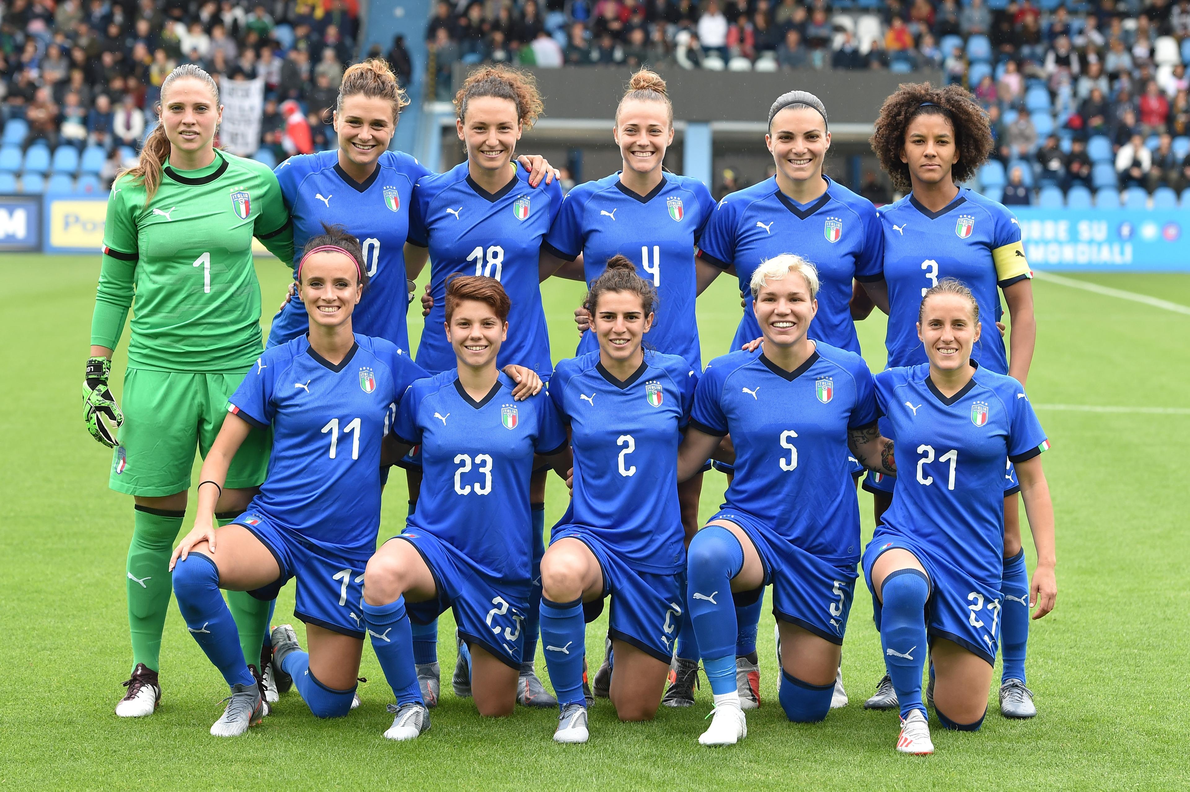 FERRARA, ITALY - MAY 29: Players Italy Women pose for a team shot during the International Friendly match Italy Women and Switzerland Women at Stadio Paolo Mazza on May 29, 2019 in Ferrara, Italy. (Photo by Tullio M. Puglia/Getty Images)