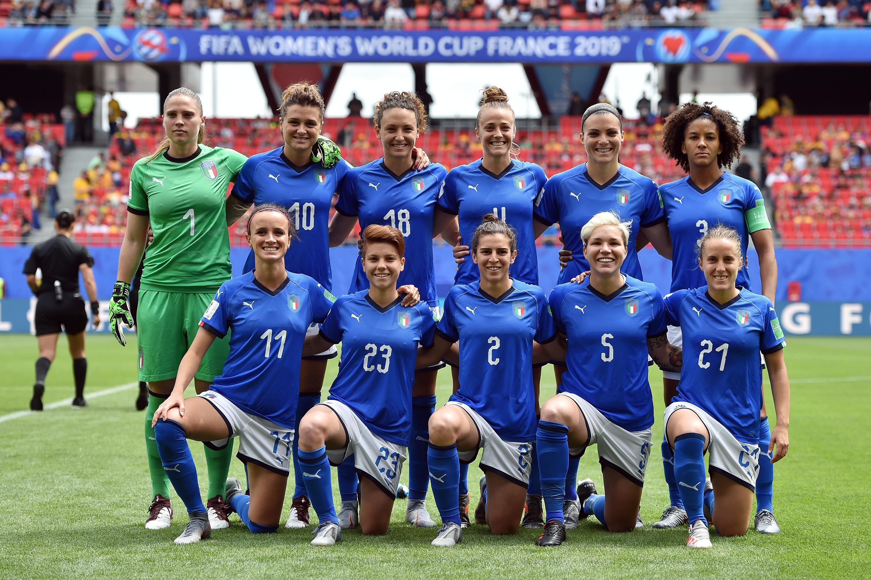 VALENCIENNES, FRANCE - JUNE 09: Players of Italy Women pose for a team photo during the 2019 FIFA Women's World Cup France group C match between Australia and Italy at Stade du Hainaut on June 09, 2019 in Valenciennes, France. (Photo by Tullio M. Puglia/Getty Images)