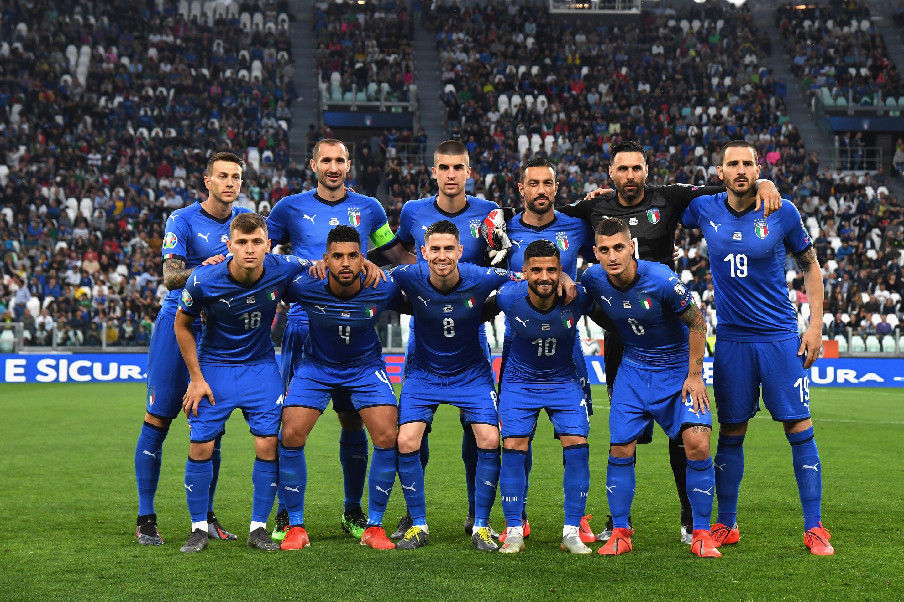 TURIN, ITALY - JUNE 11:  Players of Italy line up prior to the during the UEFA Euro 2020 Qualifier between Italy and Bosnia and Herzegovina at Juventus Stadium on June 11, 2019 in Turin, Italy.  (Photo by Claudio Villa/Getty Images)
