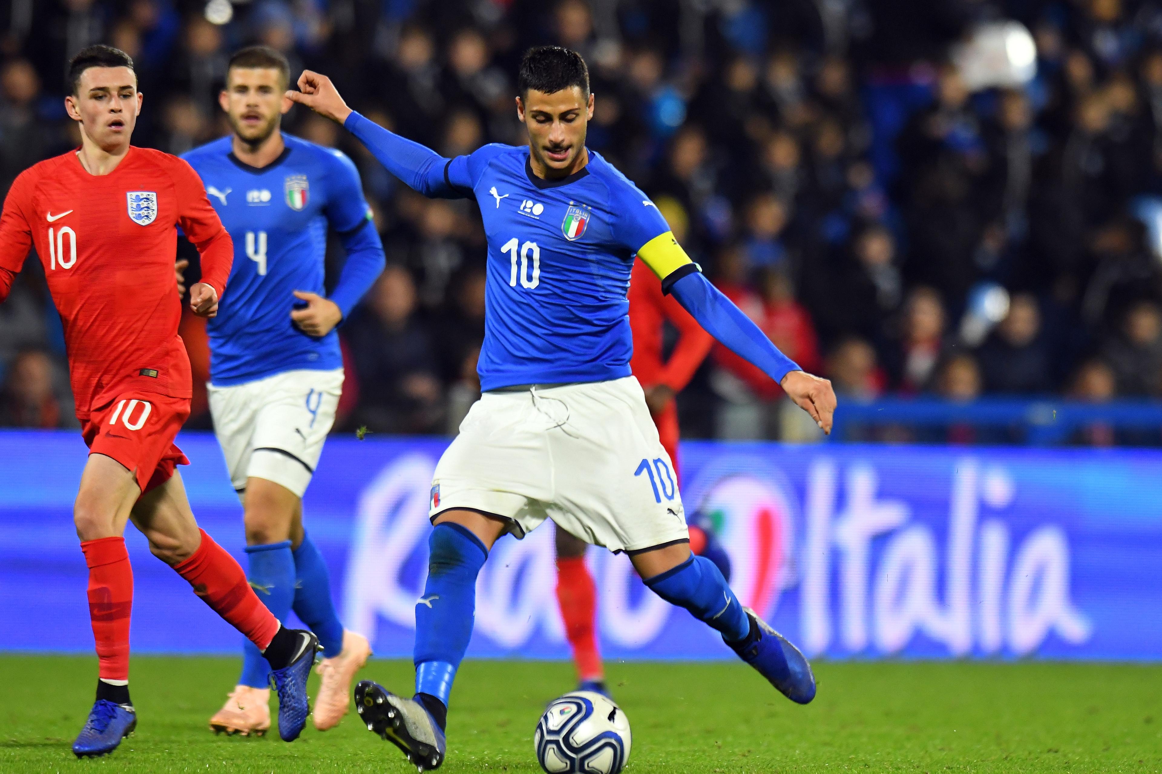 FERRARA, ITALY - NOVEMBER 15: Rolando Mandragora of Italy U21 in action during the International friendly match between Italy U21 and England U21 on November 15, 2018 in Ferrara, Italy. (Photo by Alessandro Sabattini/Getty Images)