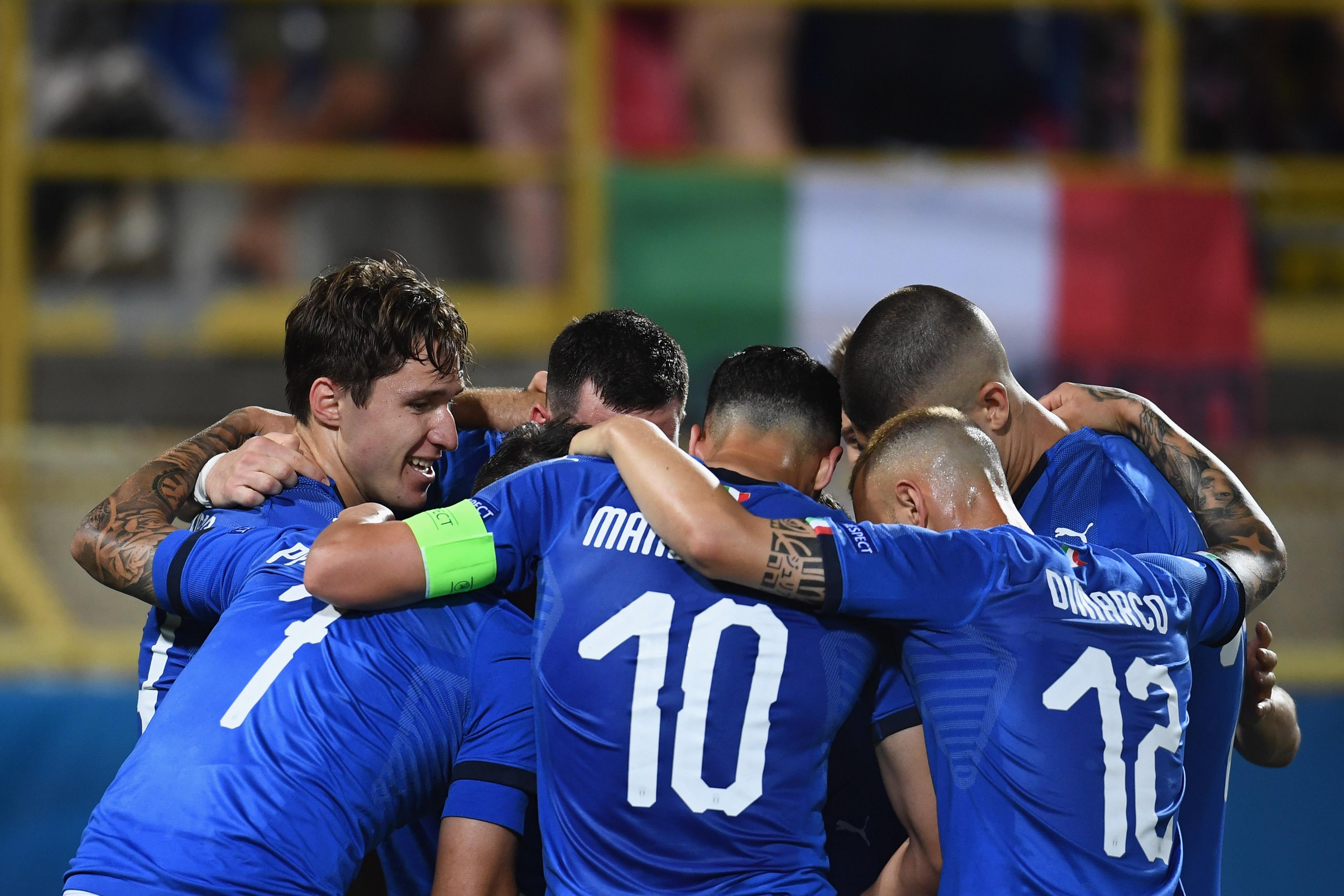 BOLOGNA, ITALY - JUNE 16:  Federico Chiesa of Italy celebrates after scoring the second goal during the 2019 UEFA U-21 Group A match between Italy and Spain at Renato Dall\\'Ara stadium on June 16, 2019 in Bologna, Italy.  (Photo by Claudio Villa/Getty Images)