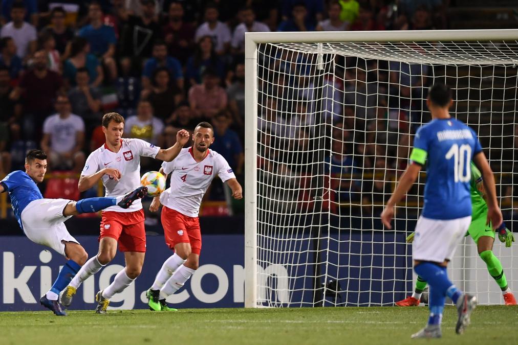 BOLOGNA, ITALY - June 19: Lorenzo Pellegrini of Italy has a shot on goal during the 2019 UEFA U21 Championships group A match between Italy and Poland at Renato Dall\\'Ara on June 19, 2019, in Bologna, Italy. (Photo by Stephen McCarthy - UEFA/UEFA via Sportsfile)