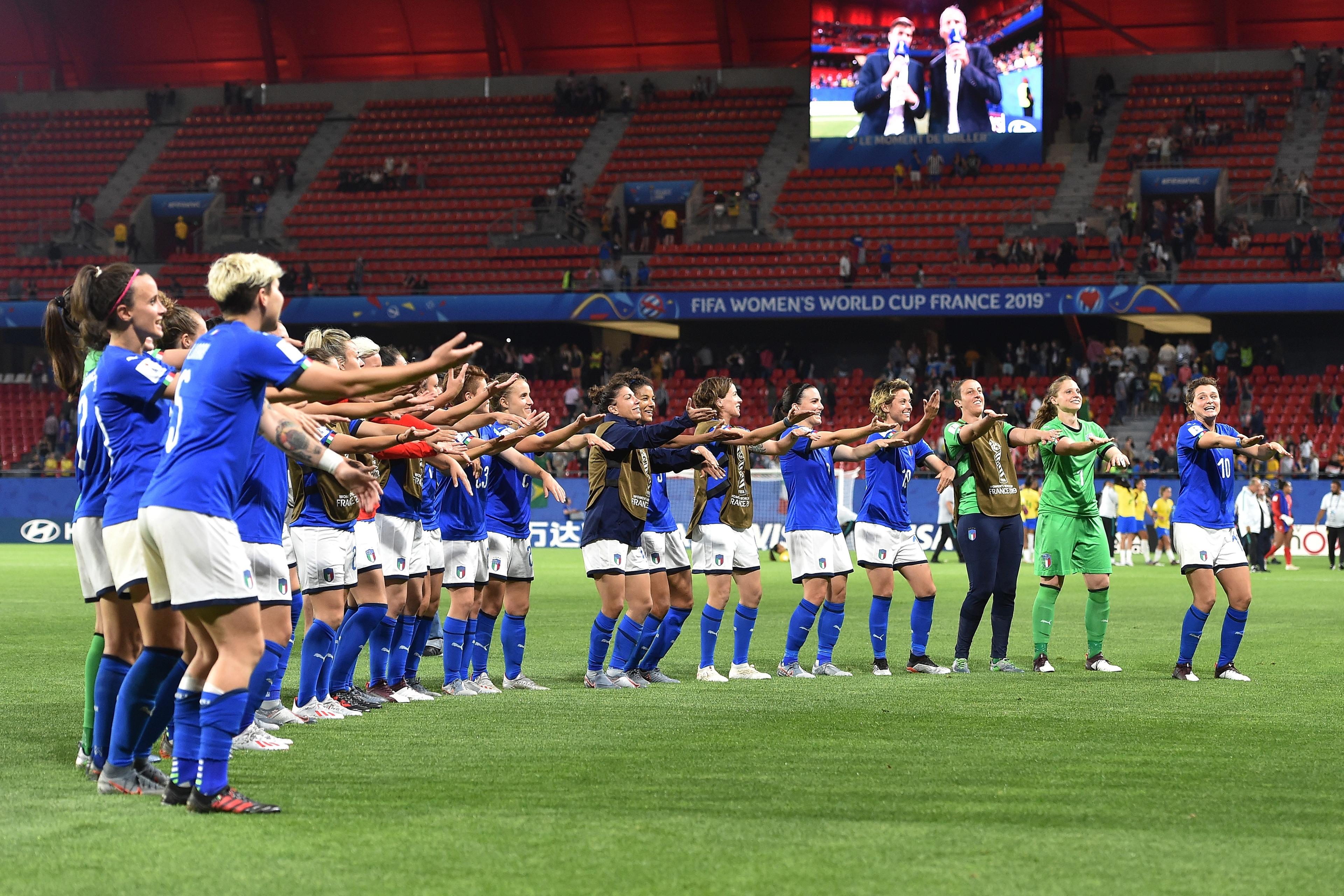 VALENCIENNES, FRANCE - JUNE 18: Players of Italy celebrate after winning the Group C during the 2019 FIFA Women\\'s World Cup France group C match between Italy and Brazil at Stade du Hainaut on June 18, 2019 in Valenciennes, France. (Photo by Tullio M. Puglia/Getty Images)