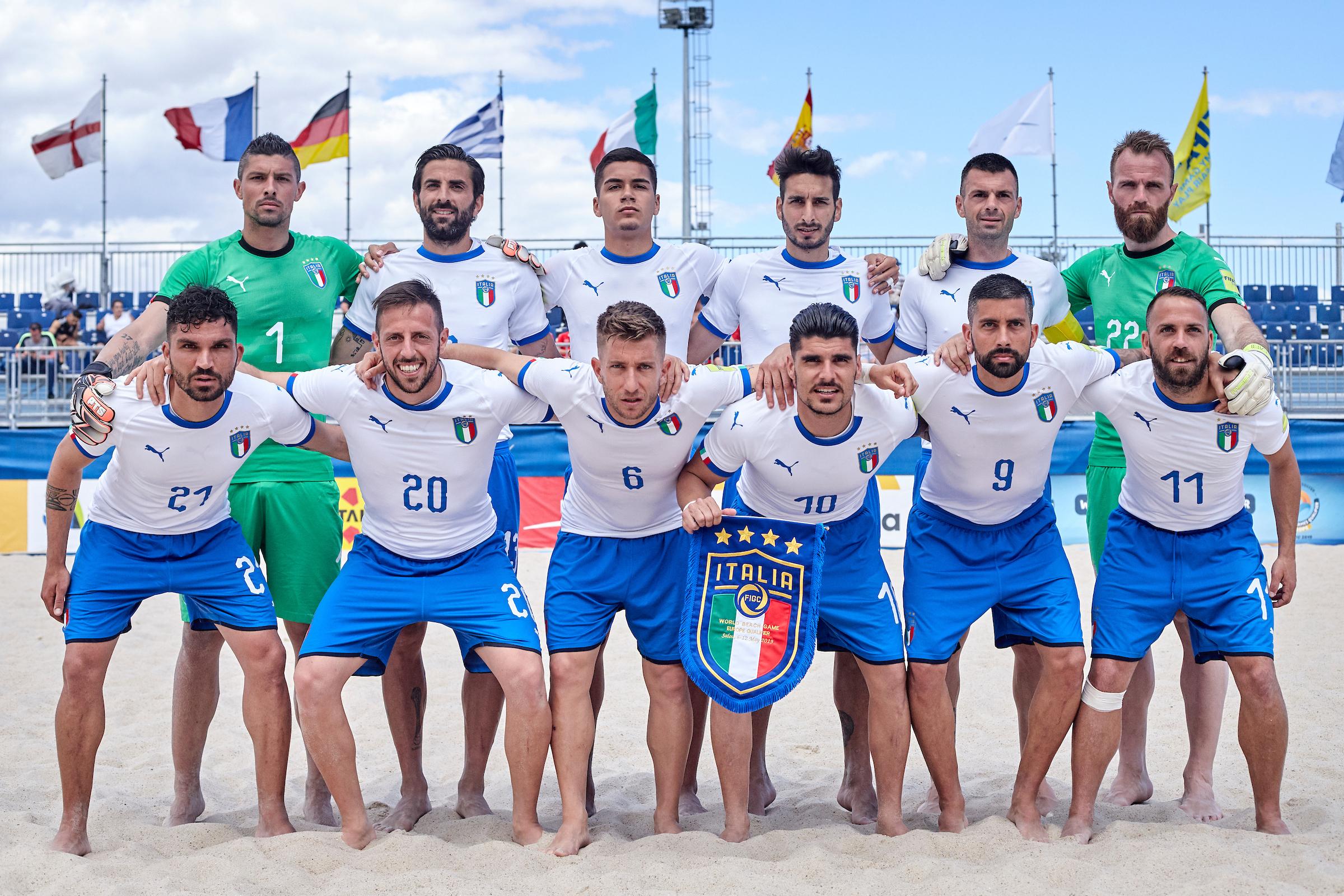 SALOU, SPAIN - MAY 09: Players of Italy posses before the World Beach Games-Europe Qualifier Salou match between Italy and France at Sport Complex Futbol Salou on May 10, 2019 in Salou, Barcelona. (Photo by Pedro Salado)